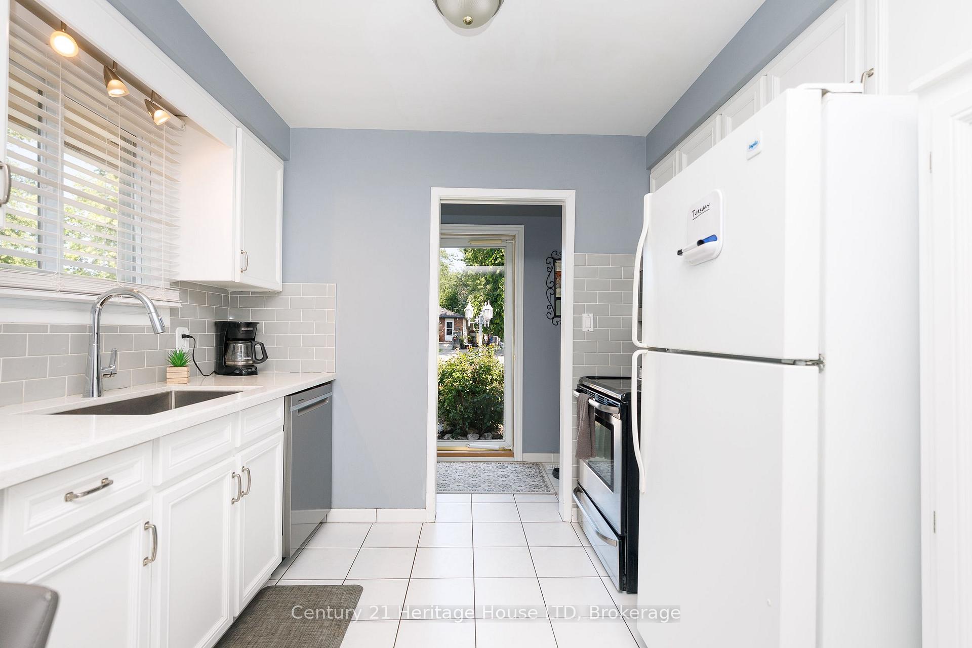 Photo 9 of 8086 Paddock Trail Drive, Niagara Falls, Ascot — HOMEH