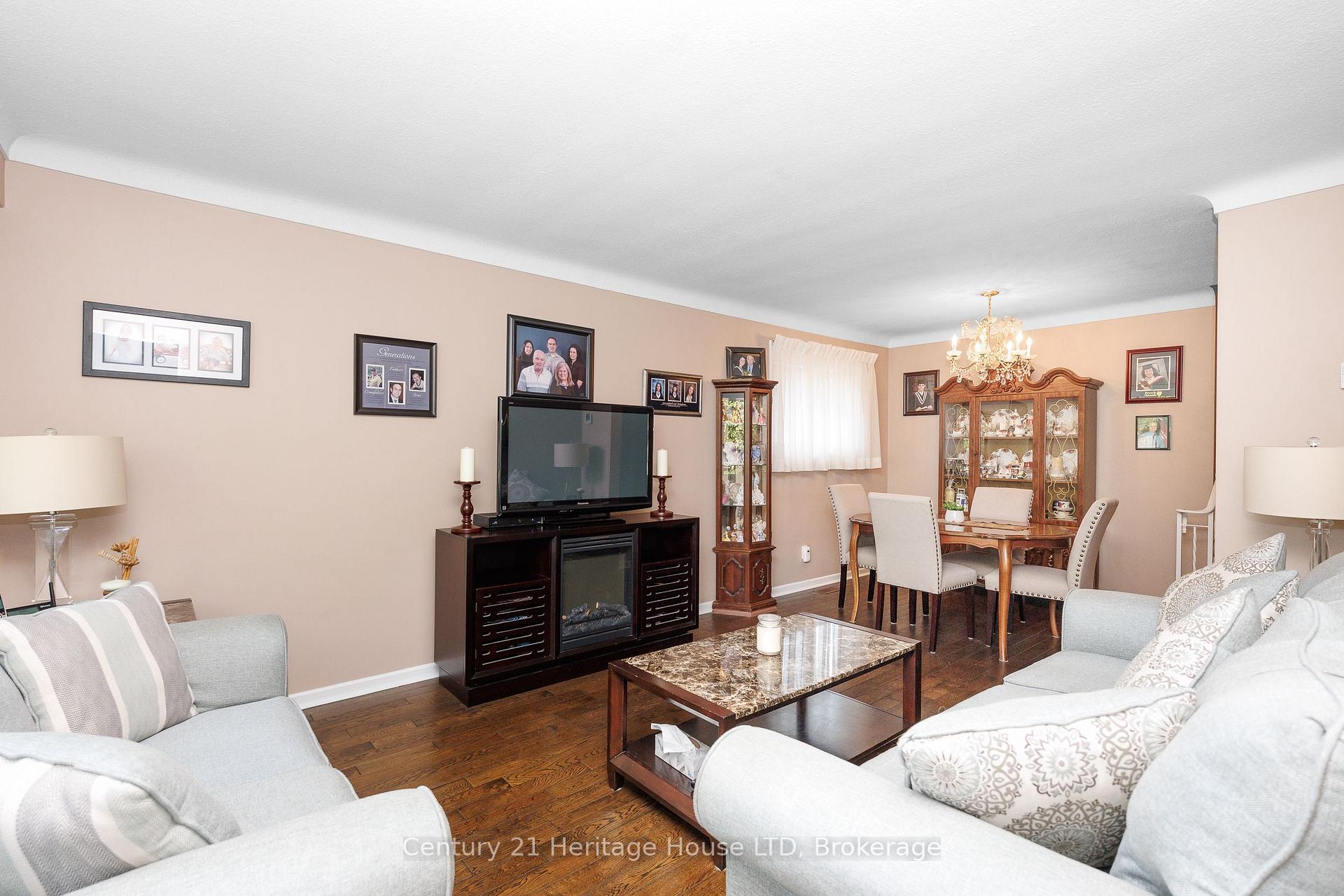 Photo 10 of 8086 Paddock Trail Drive, Niagara Falls, Ascot — HOMEH