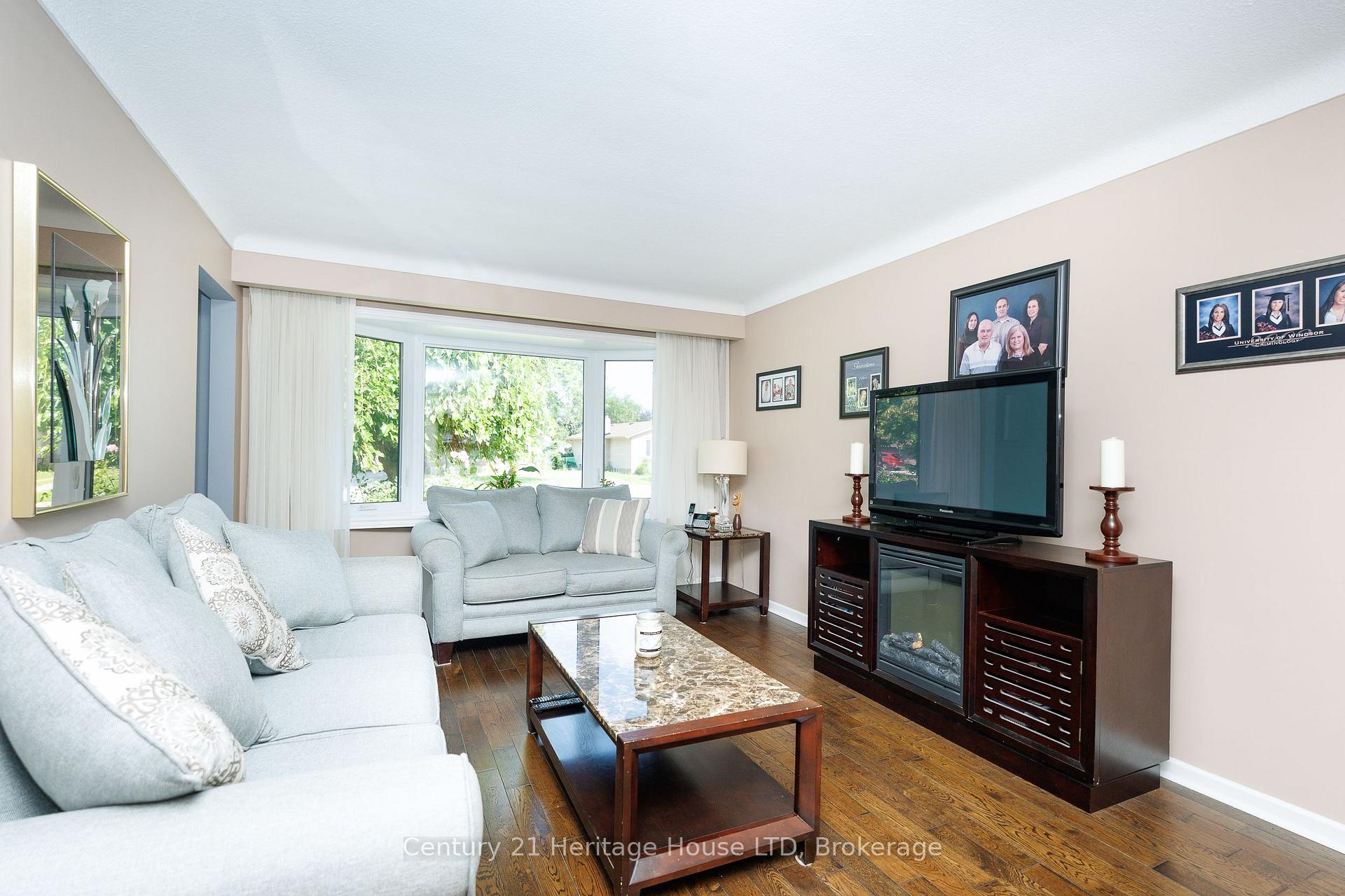 Photo 13 of 8086 Paddock Trail Drive, Niagara Falls, Ascot — HOMEH