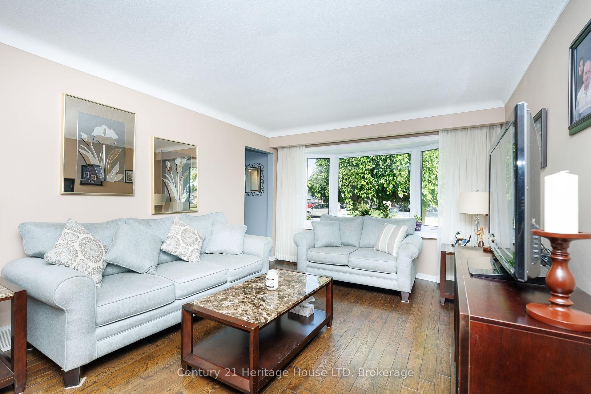 Photo 14 of 8086 Paddock Trail Drive, Niagara Falls, Ascot — HOMEH