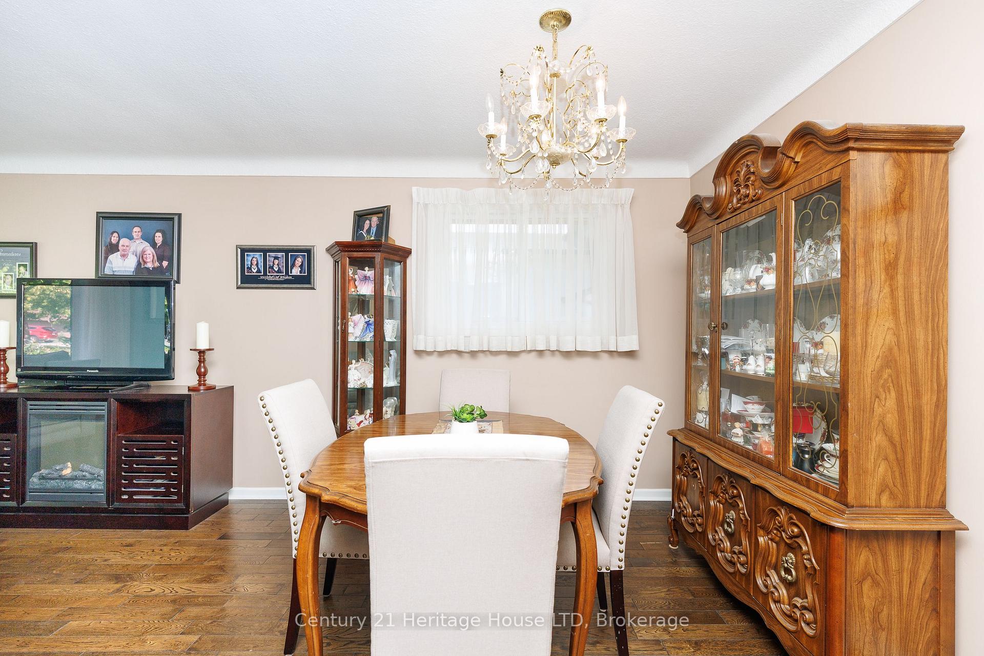 Photo 15 of 8086 Paddock Trail Drive, Niagara Falls, Ascot — HOMEH