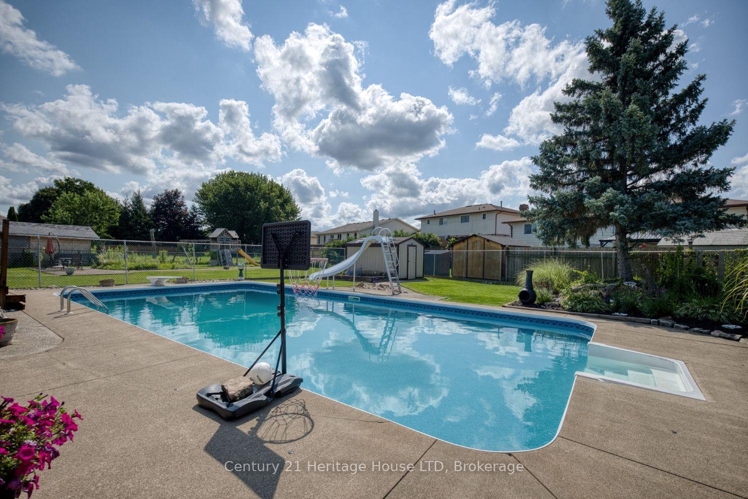 Photo 38 of 8086 Paddock Trail Drive, Niagara Falls, Ascot — HOMEH