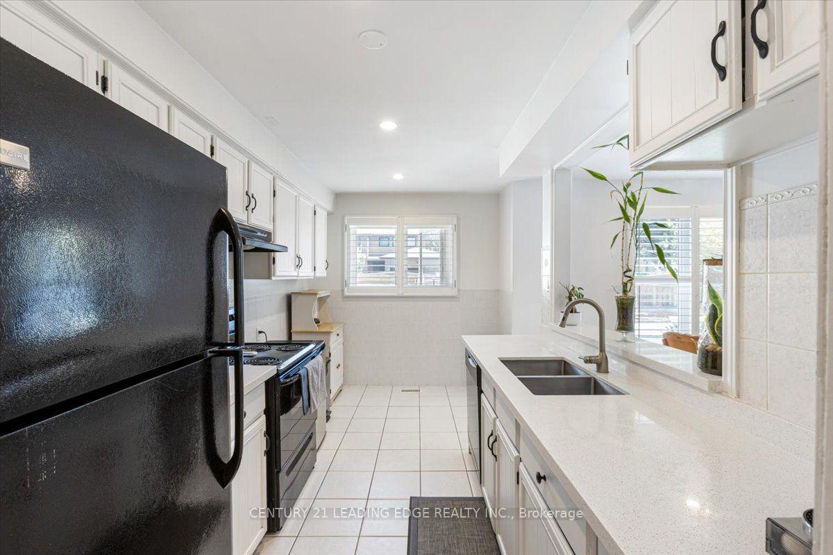 Photo 4 of 69 Parkinson Road, Markham, Markham Village — HOMEH