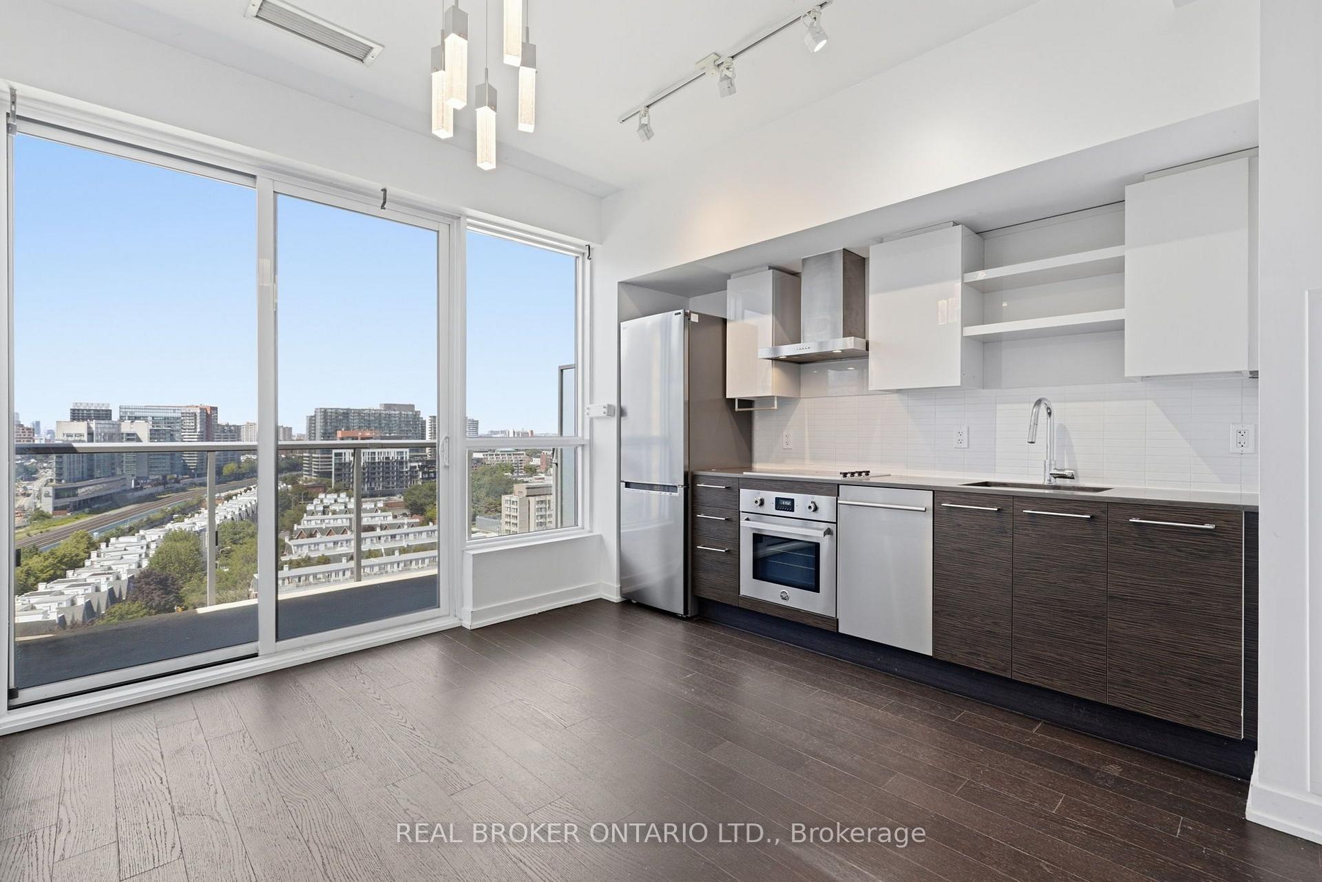 Front of Unit Ph25, 1030 King Street W