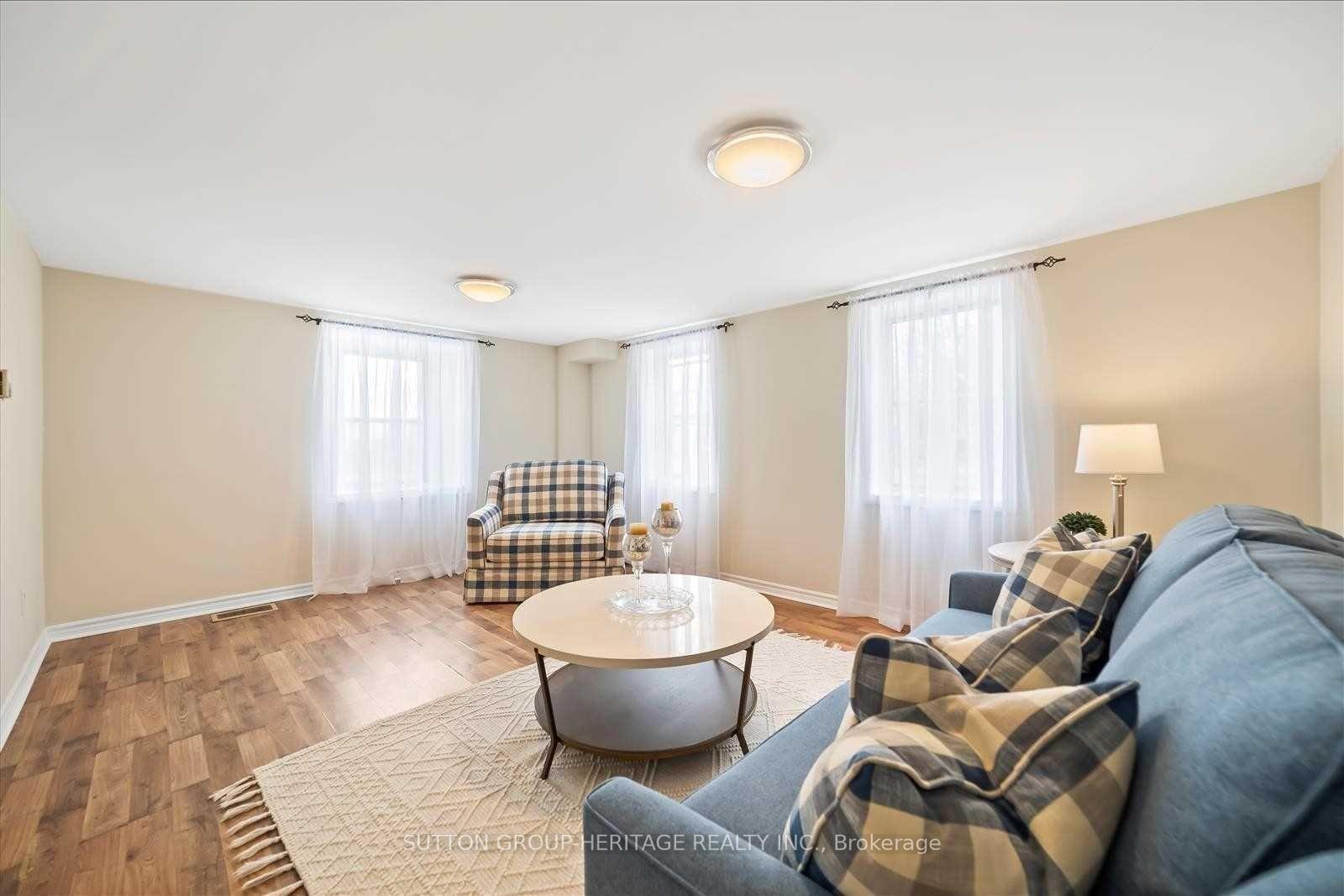 Photo 5 of 1612 Dufferin Street, Whitby, Port Whitby — HOMEH