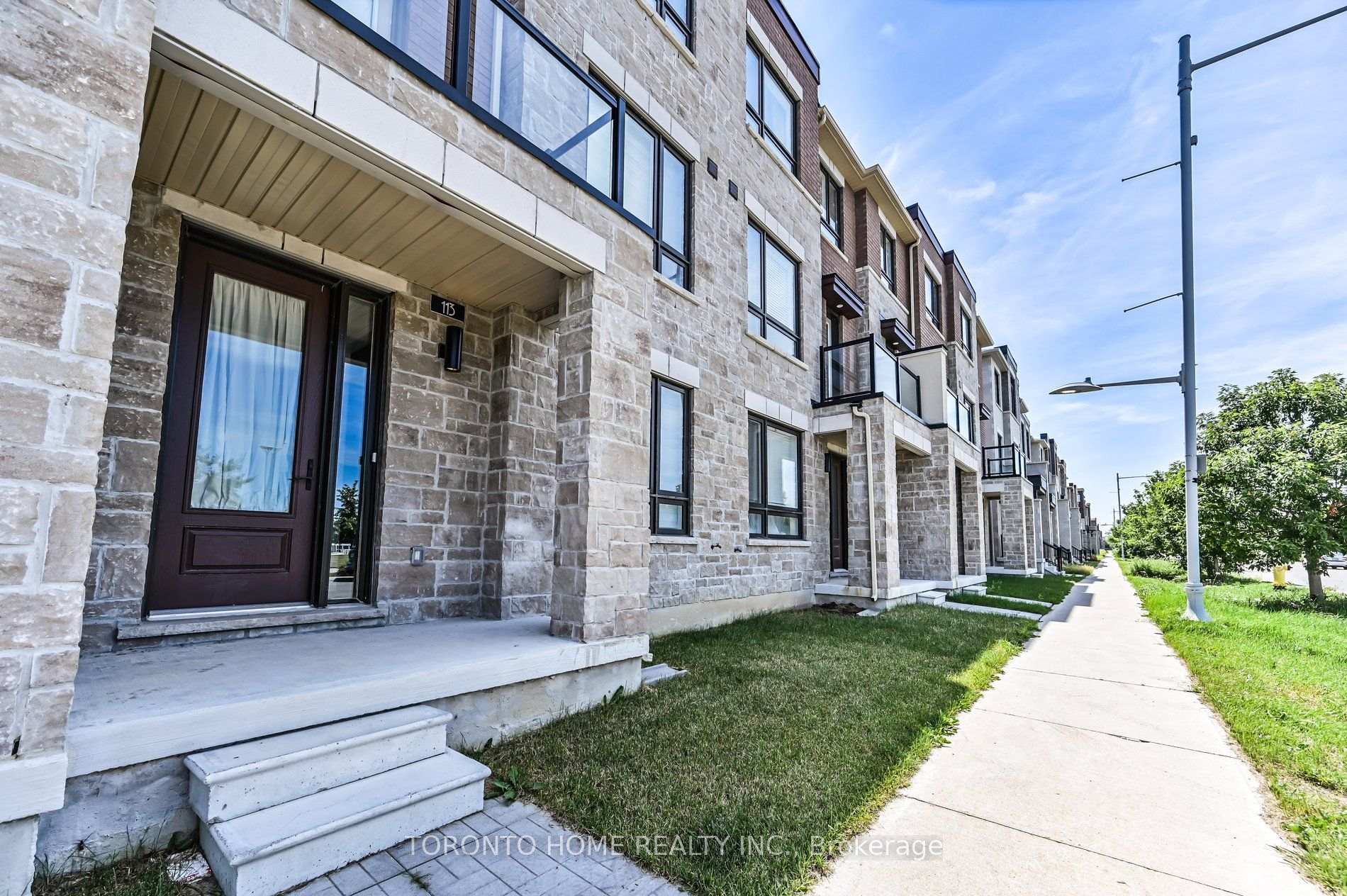 Photo 2 of 113 Mumbai Drive, Markham, Middlefield — HOMEH