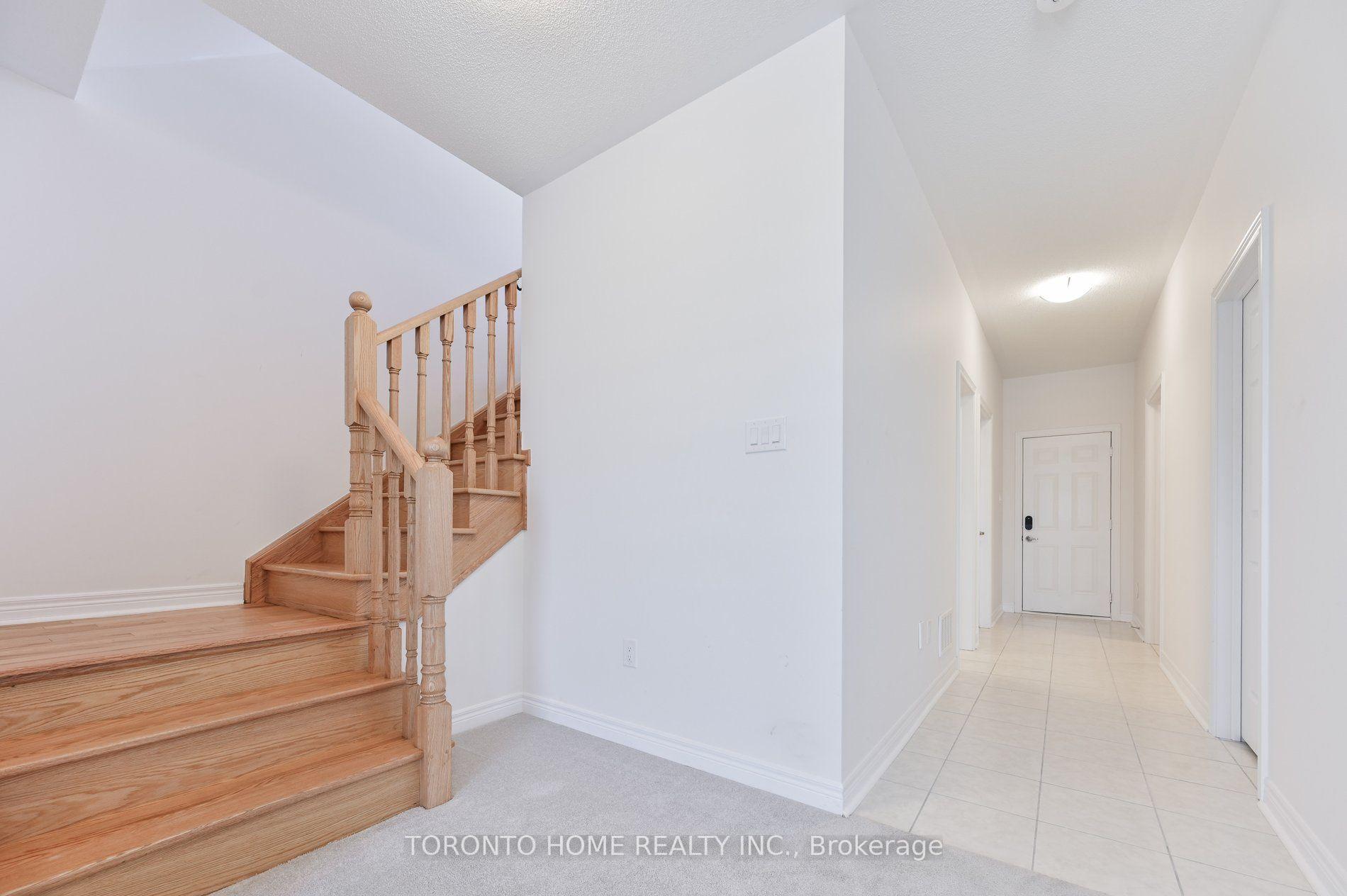 Photo 8 of 113 Mumbai Drive, Markham, Middlefield — HOMEH