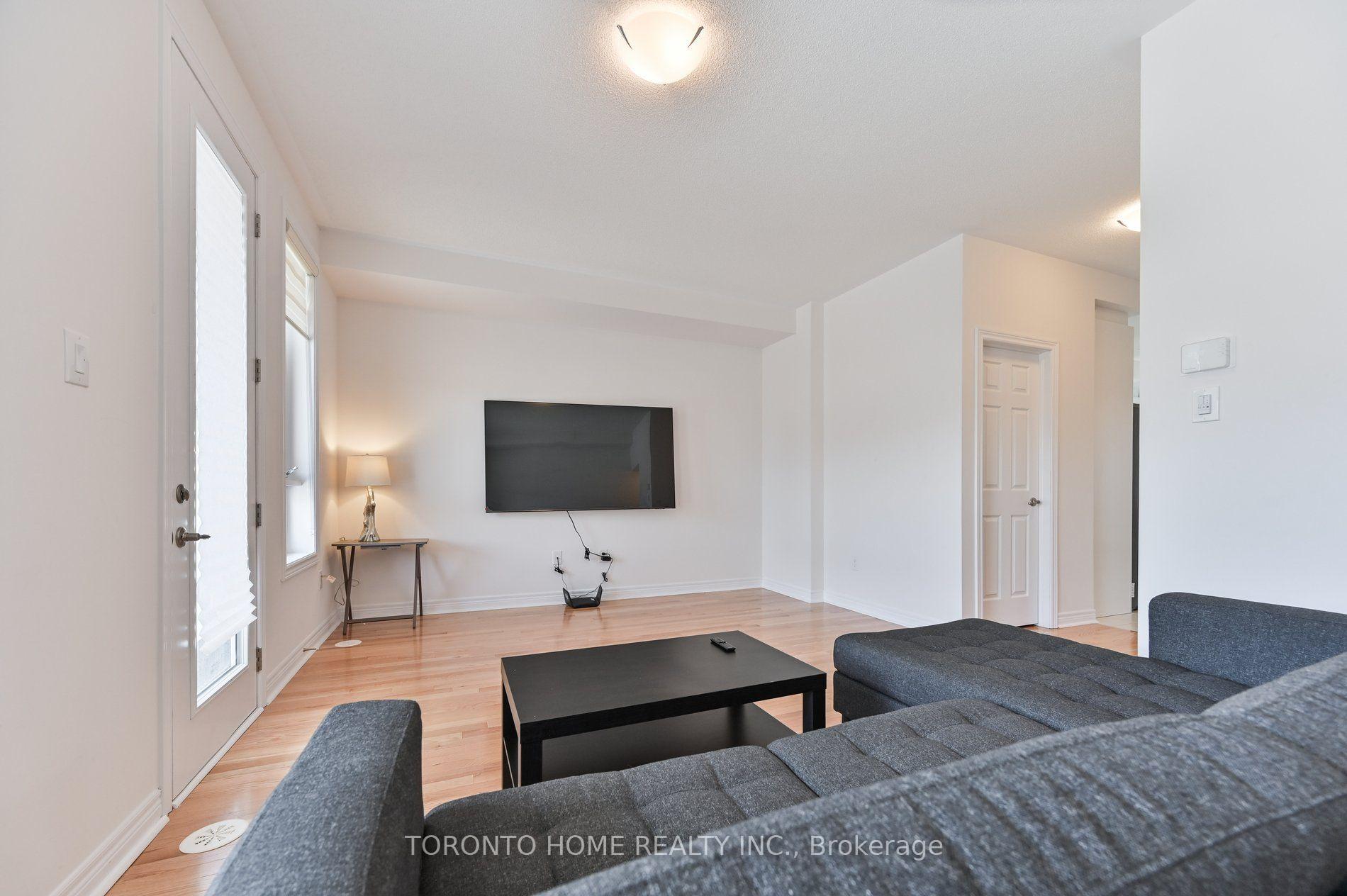 Photo 9 of 113 Mumbai Drive, Markham, Middlefield — HOMEH