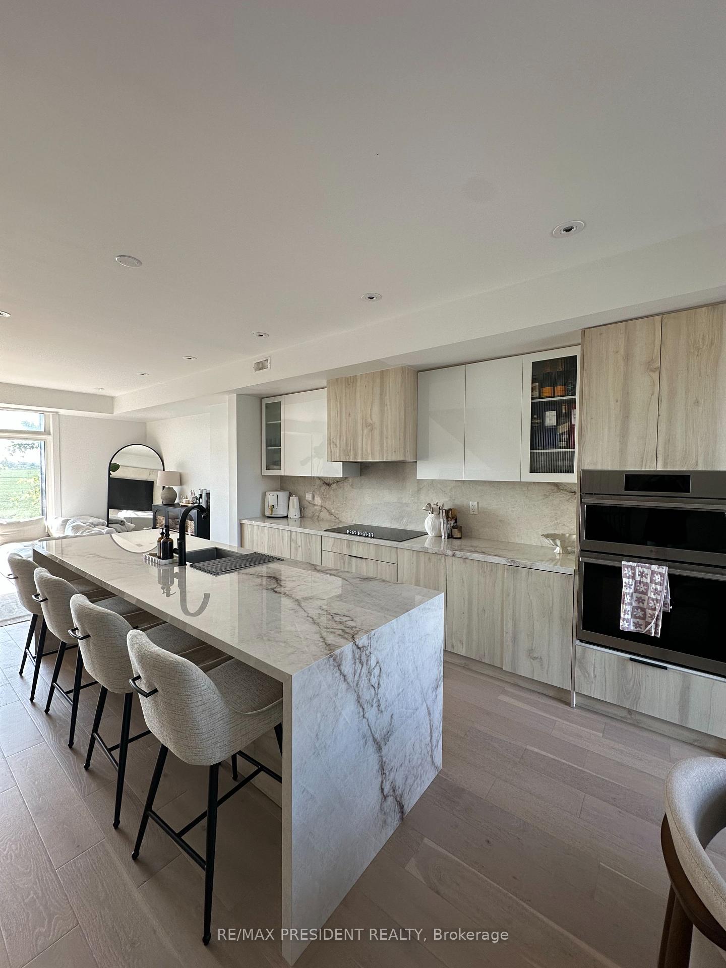 Photo 1 of 63 Holyrood Crescent, Vaughan, Kleinburg — HOMEH