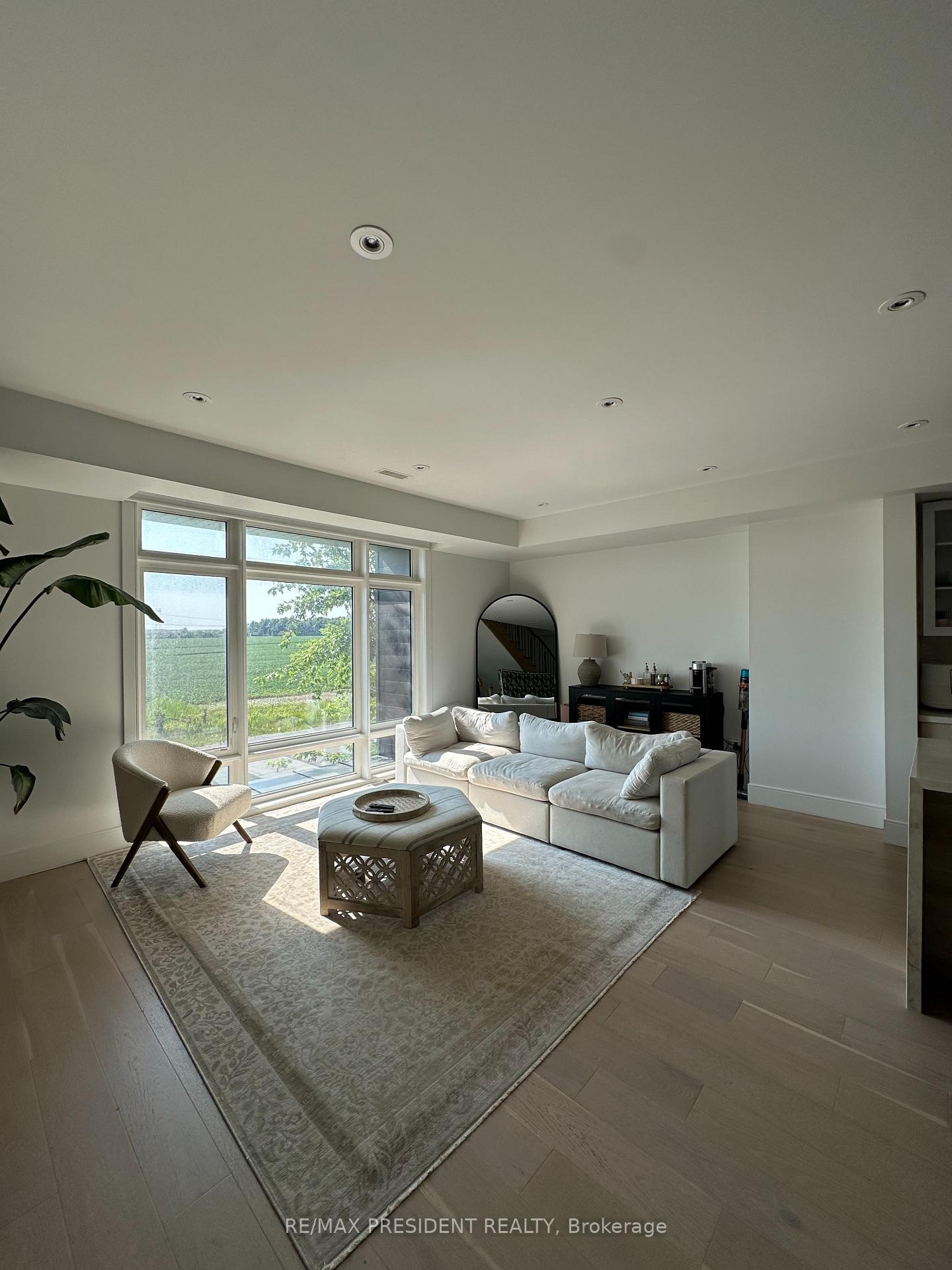 Photo 5 of 63 Holyrood Crescent, Vaughan, Kleinburg — HOMEH