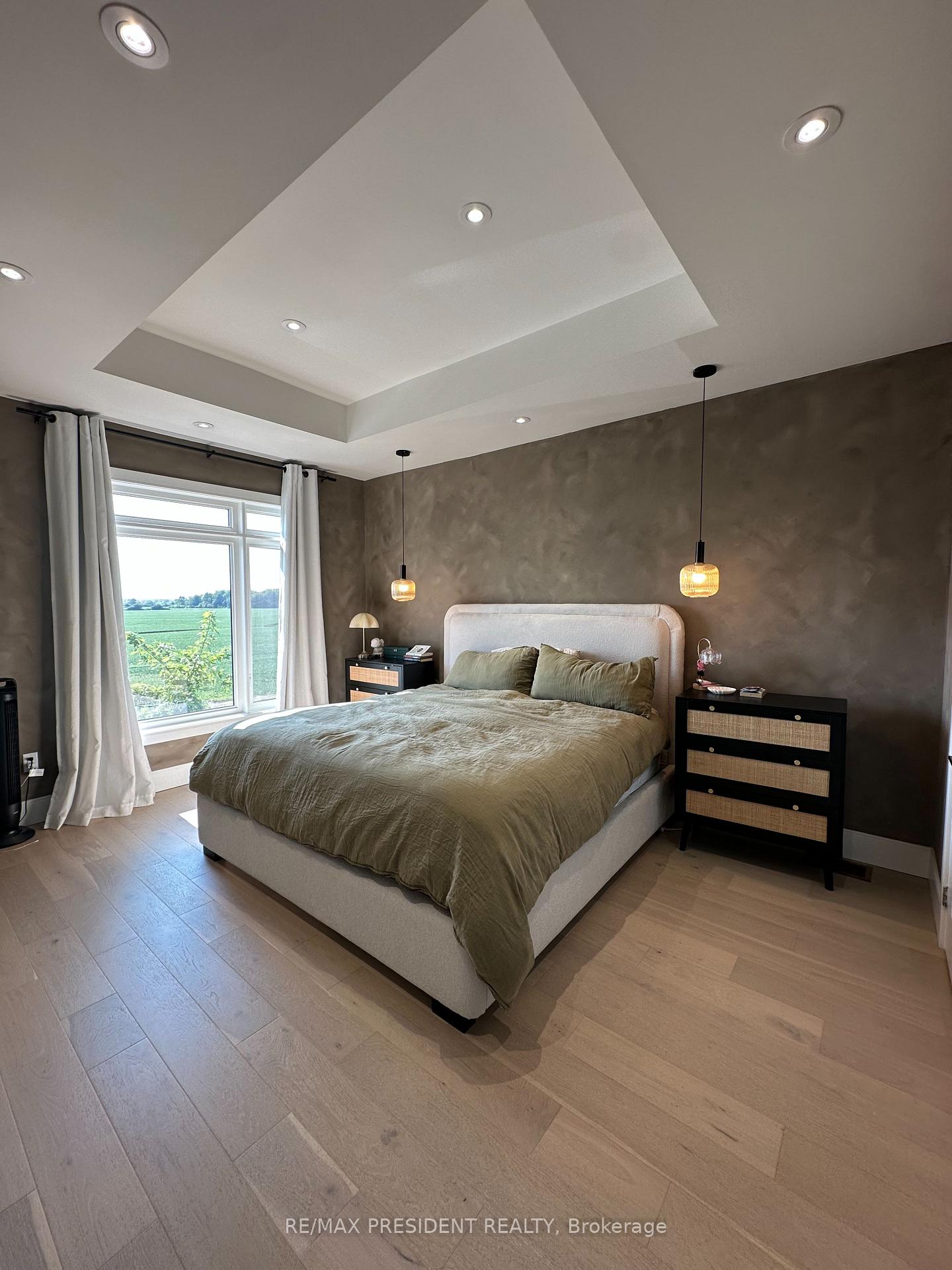 Photo 7 of 63 Holyrood Crescent, Vaughan, Kleinburg — HOMEH