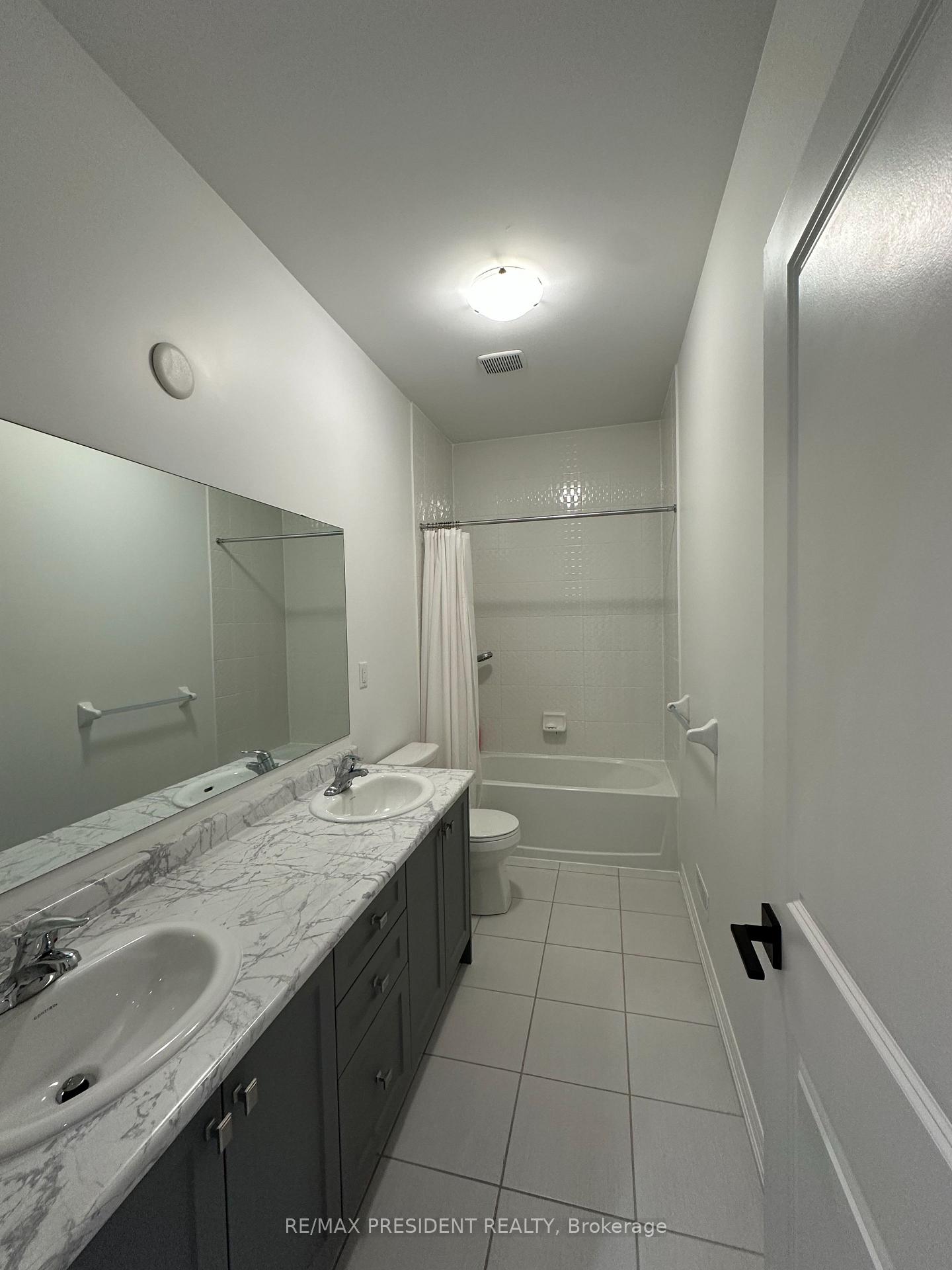 Photo 11 of 63 Holyrood Crescent, Vaughan, Kleinburg — HOMEH