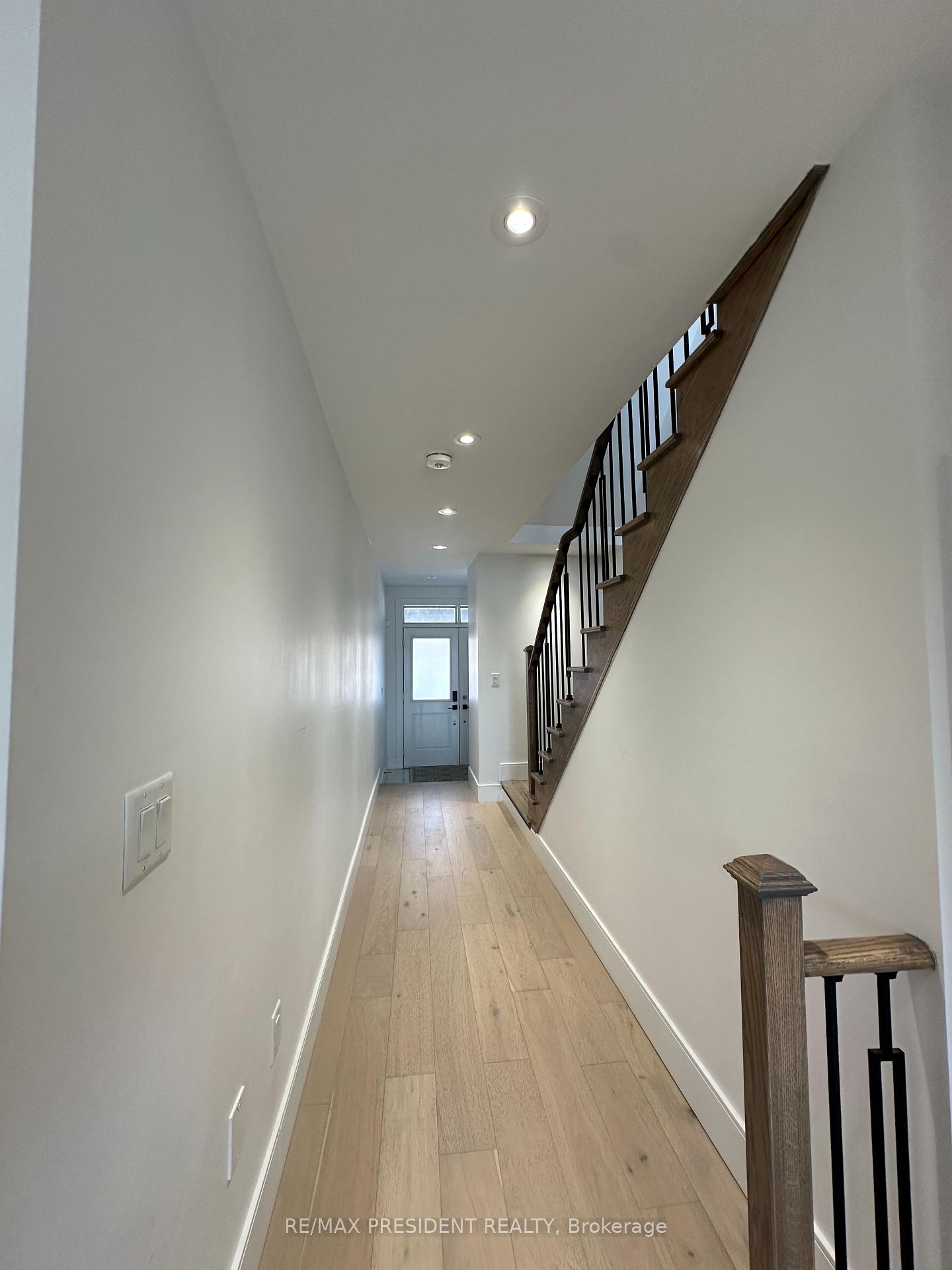 Photo 12 of 63 Holyrood Crescent, Vaughan, Kleinburg — HOMEH