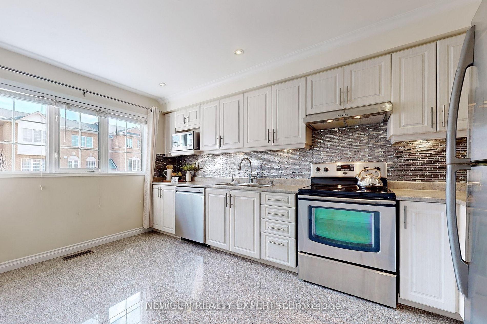 Photo 8 of Unit 108, 57 Brickyard Way, Brampton, Brampton North — HOMEH