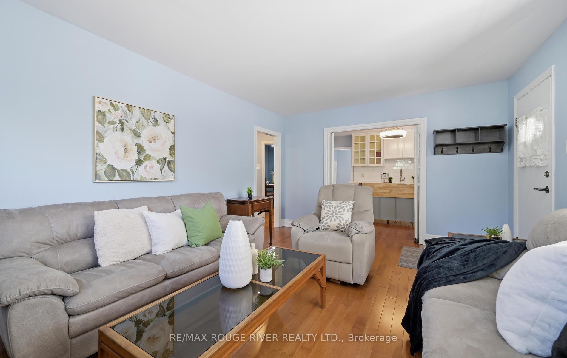 Photo 45 of 303 Burns Street E, Whitby, Downtown Whitby — HOMEH