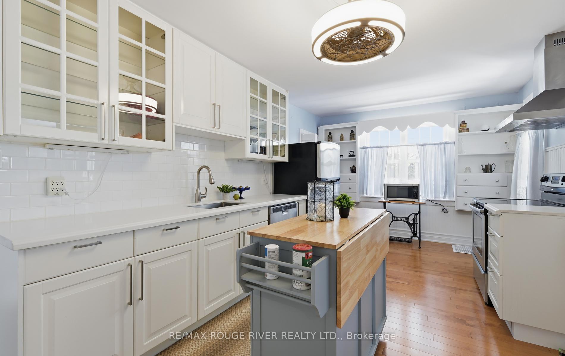 Photo 53 of 303 Burns Street E, Whitby, Downtown Whitby — HOMEH
