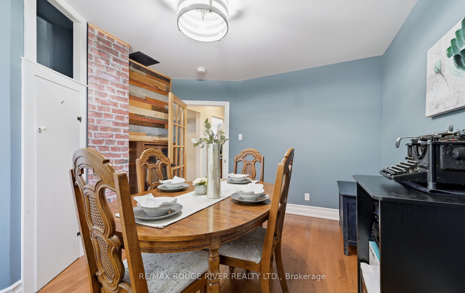 Photo 56 of 303 Burns Street E, Whitby, Downtown Whitby — HOMEH