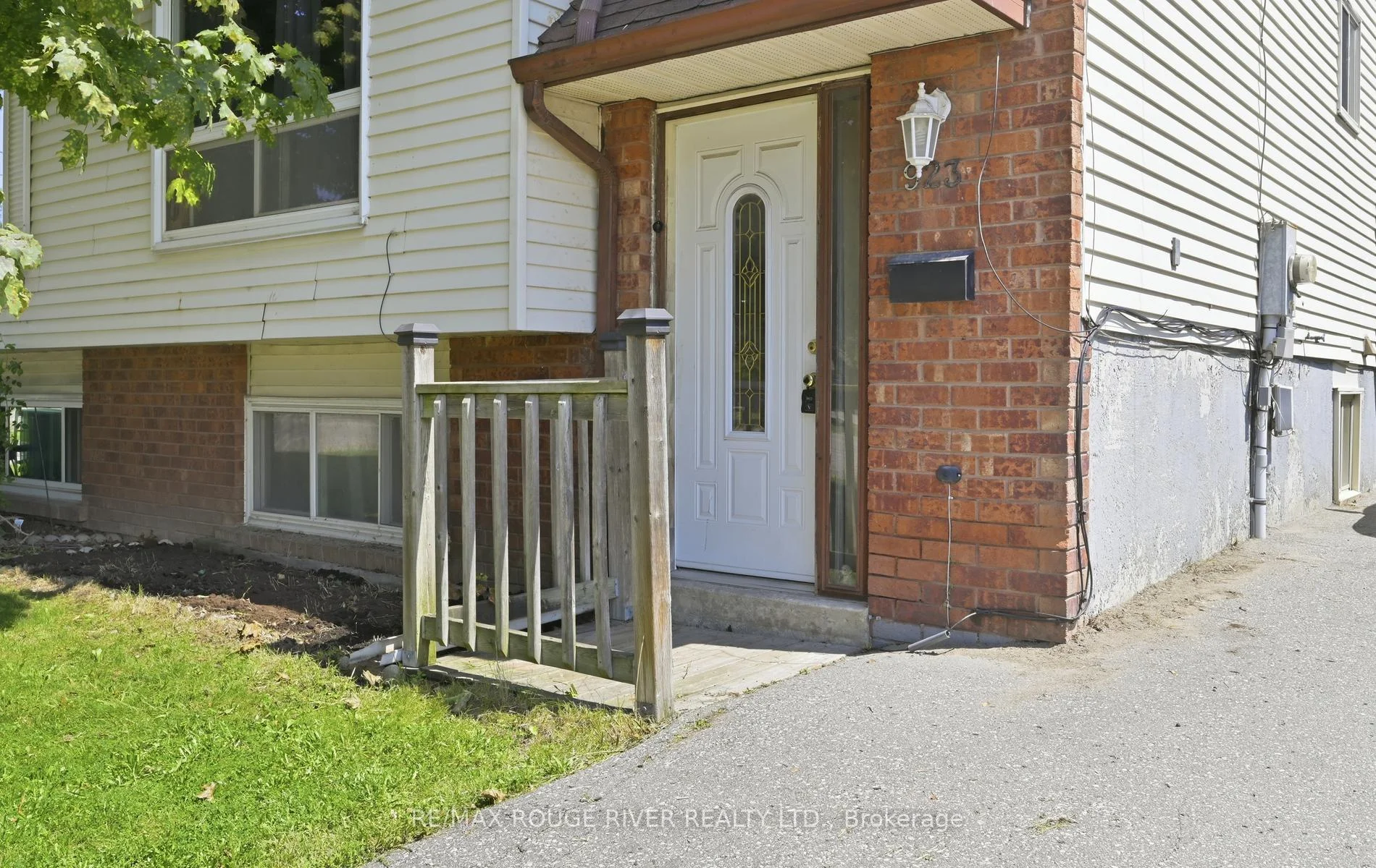 Photo 5 of 303 Burns Street E, Whitby, Downtown Whitby — HOMEH