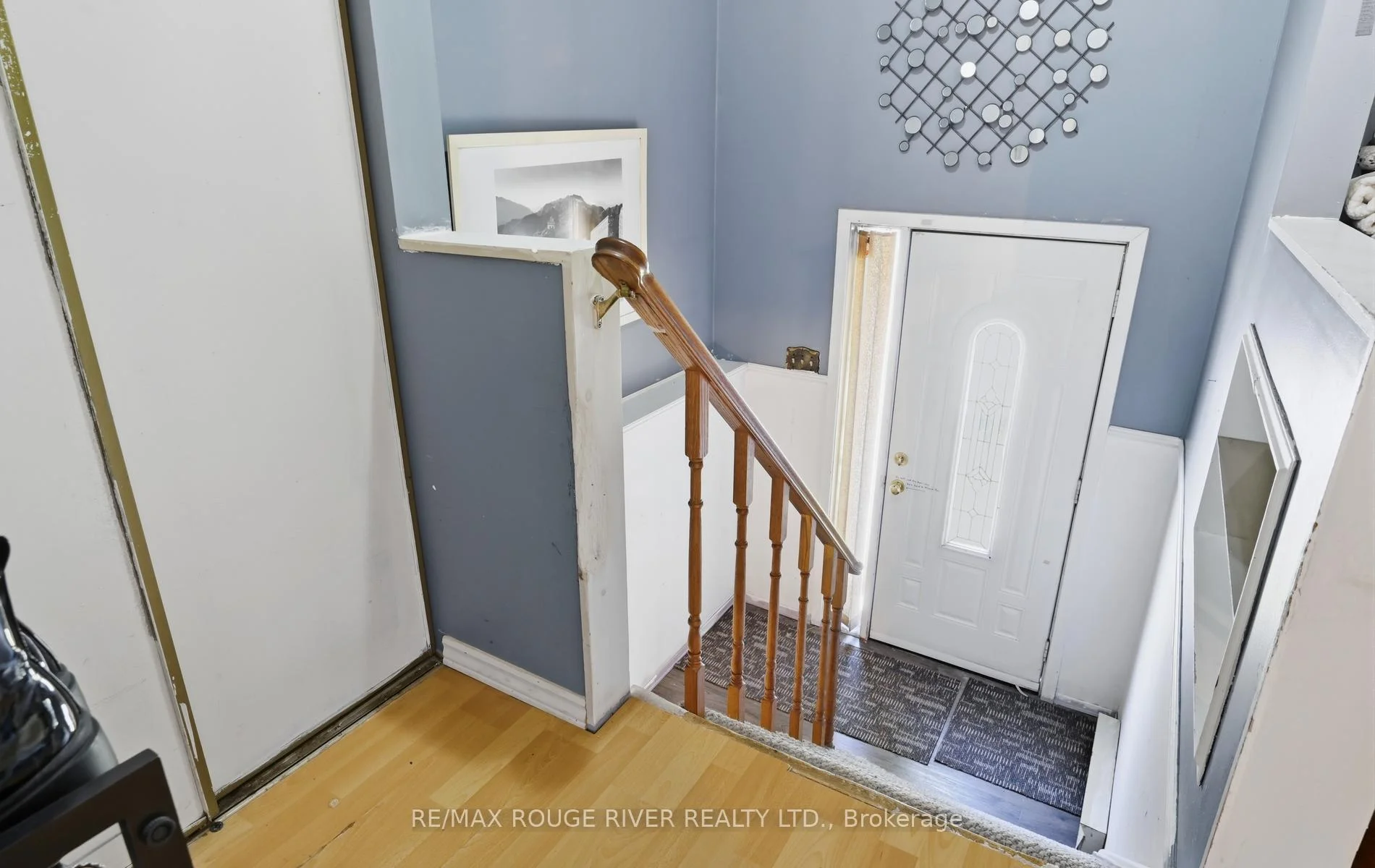 Photo 6 of 303 Burns Street E, Whitby, Downtown Whitby — HOMEH