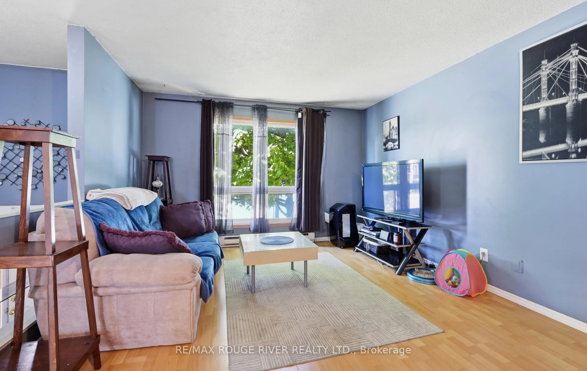 Photo 7 of 303 Burns Street E, Whitby, Downtown Whitby — HOMEH