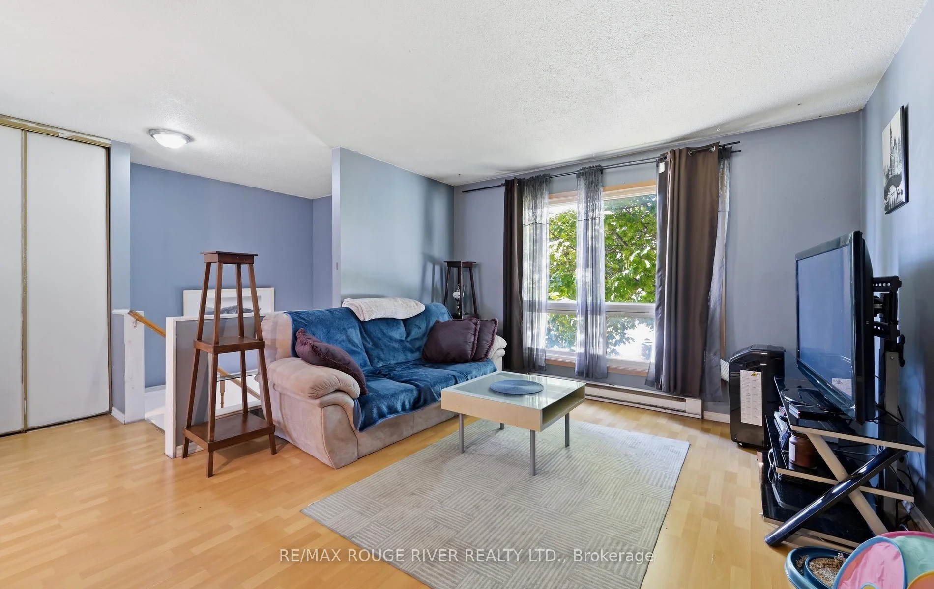 Photo 8 of 303 Burns Street E, Whitby, Downtown Whitby — HOMEH