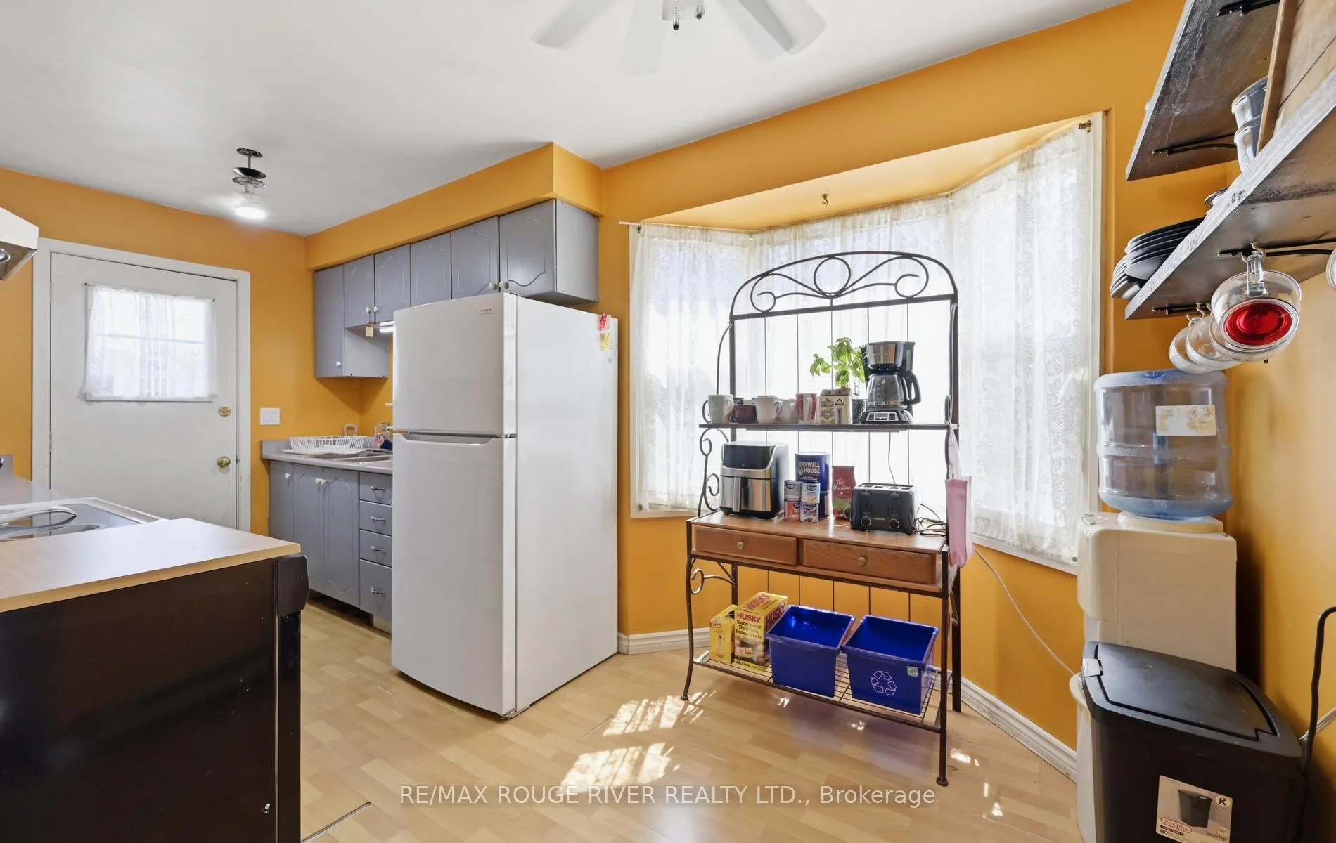 Photo 14 of 303 Burns Street E, Whitby, Downtown Whitby — HOMEH