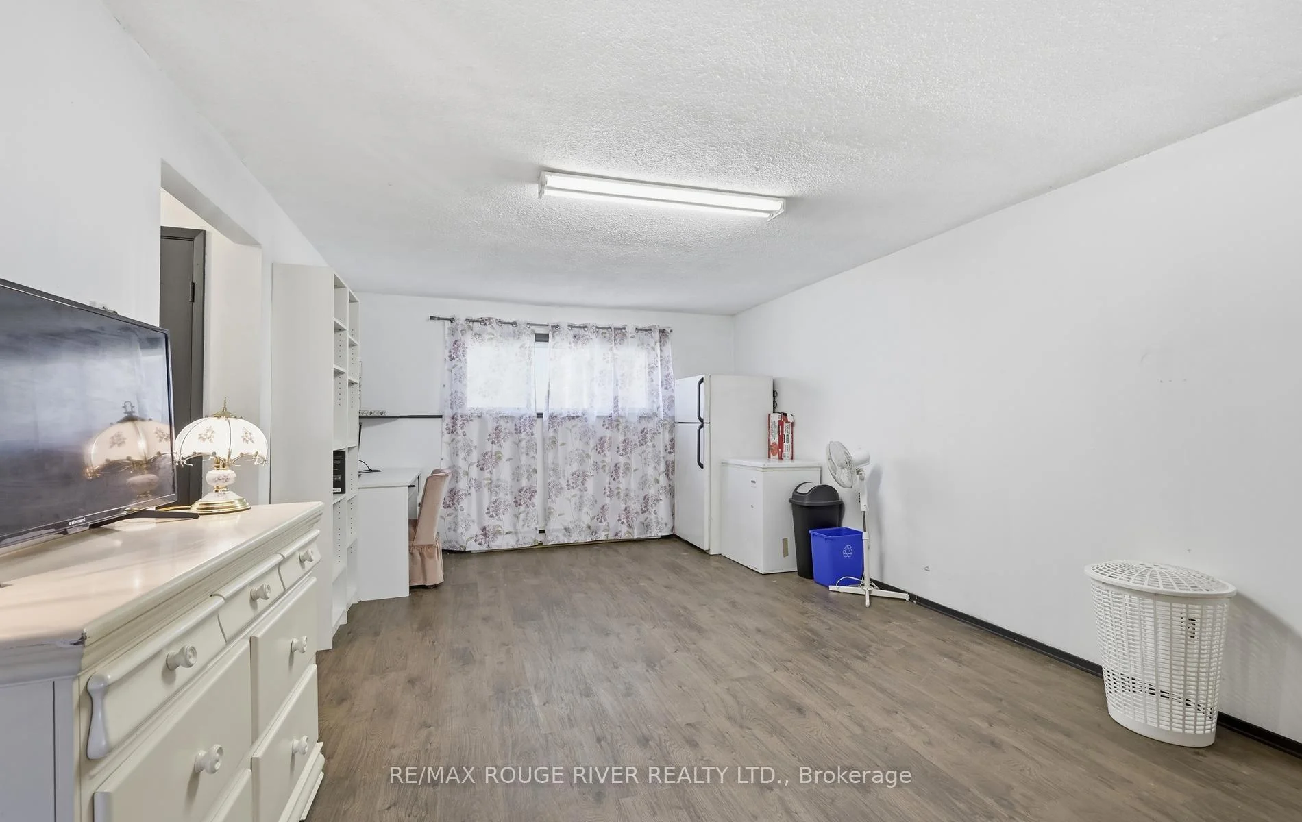 Photo 21 of 303 Burns Street E, Whitby, Downtown Whitby — HOMEH