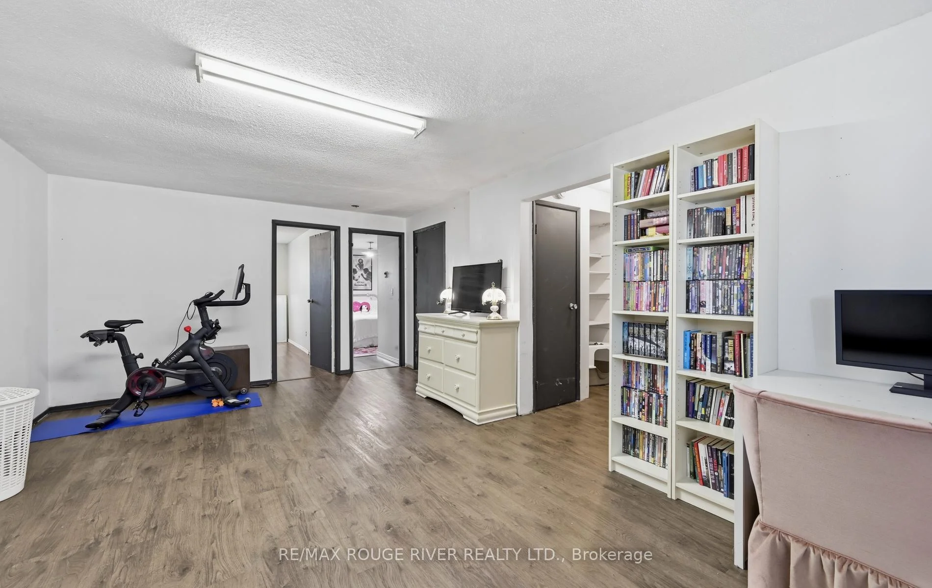 Photo 23 of 303 Burns Street E, Whitby, Downtown Whitby — HOMEH