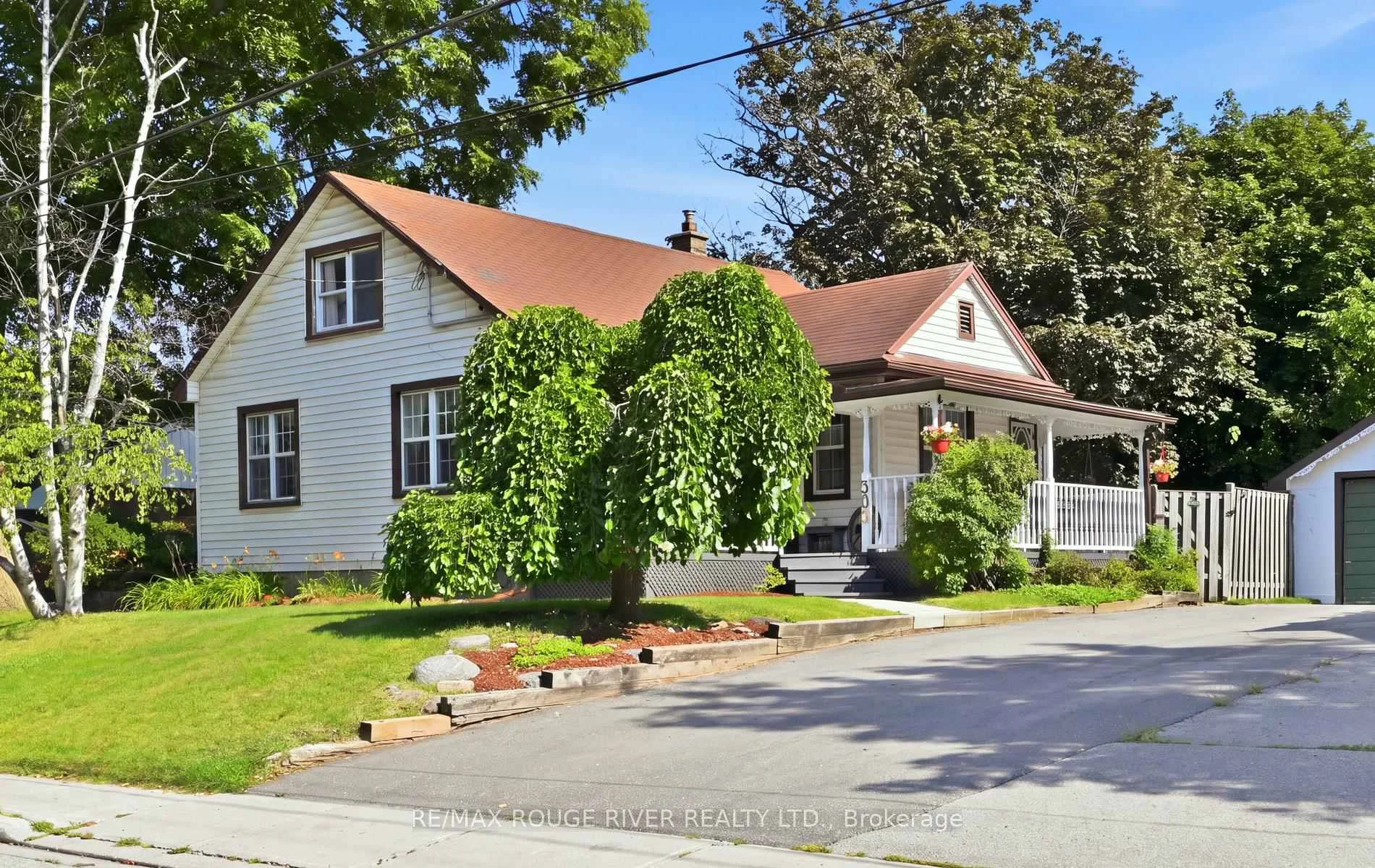Photo 35 of 303 Burns Street E, Whitby, Downtown Whitby — HOMEH