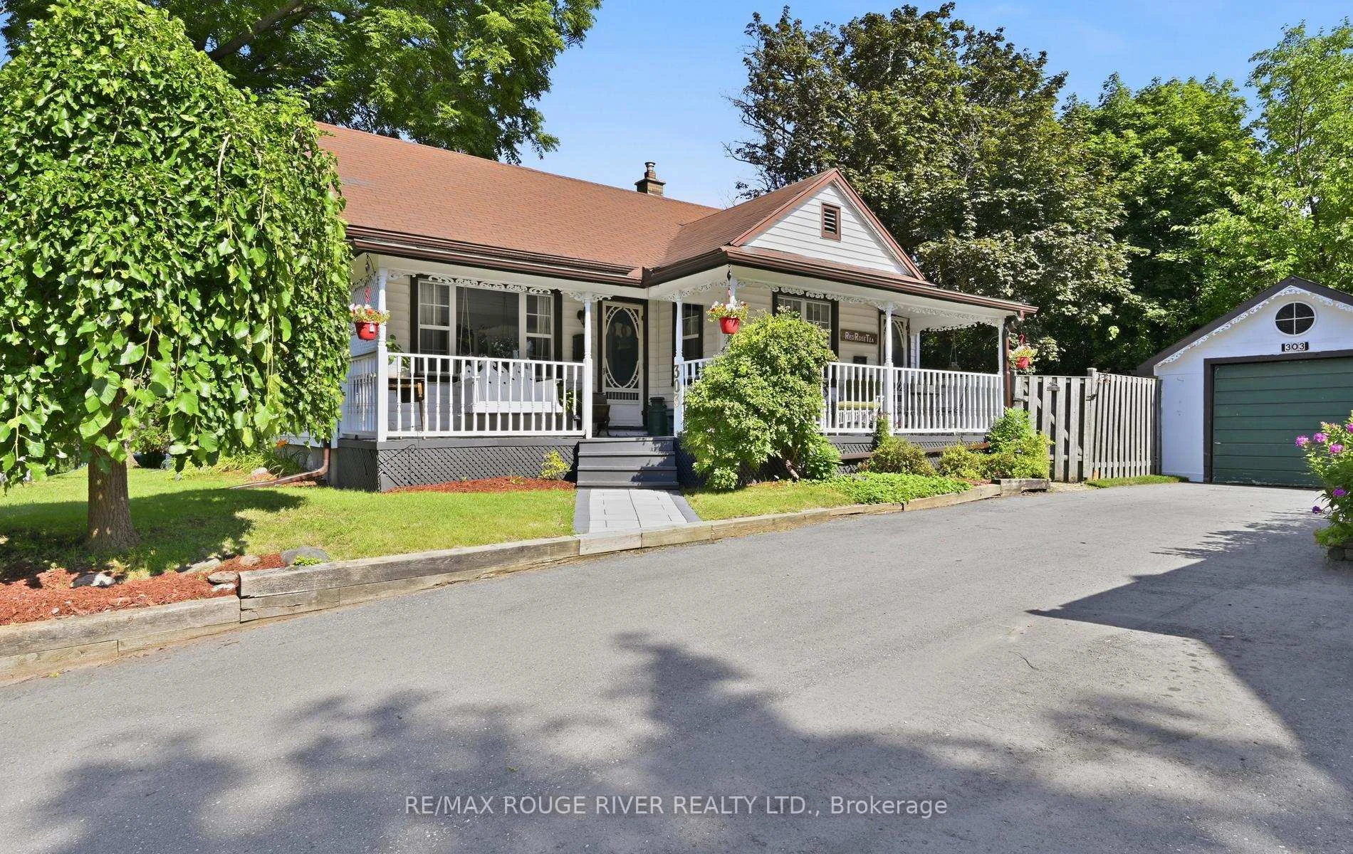 Photo 38 of 303 Burns Street E, Whitby, Downtown Whitby — HOMEH