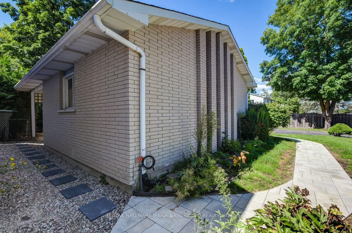 Photo 3 of 21 B St Remy Drive, Ottawa, Barrhaven - Pheasant Run — HOMEH