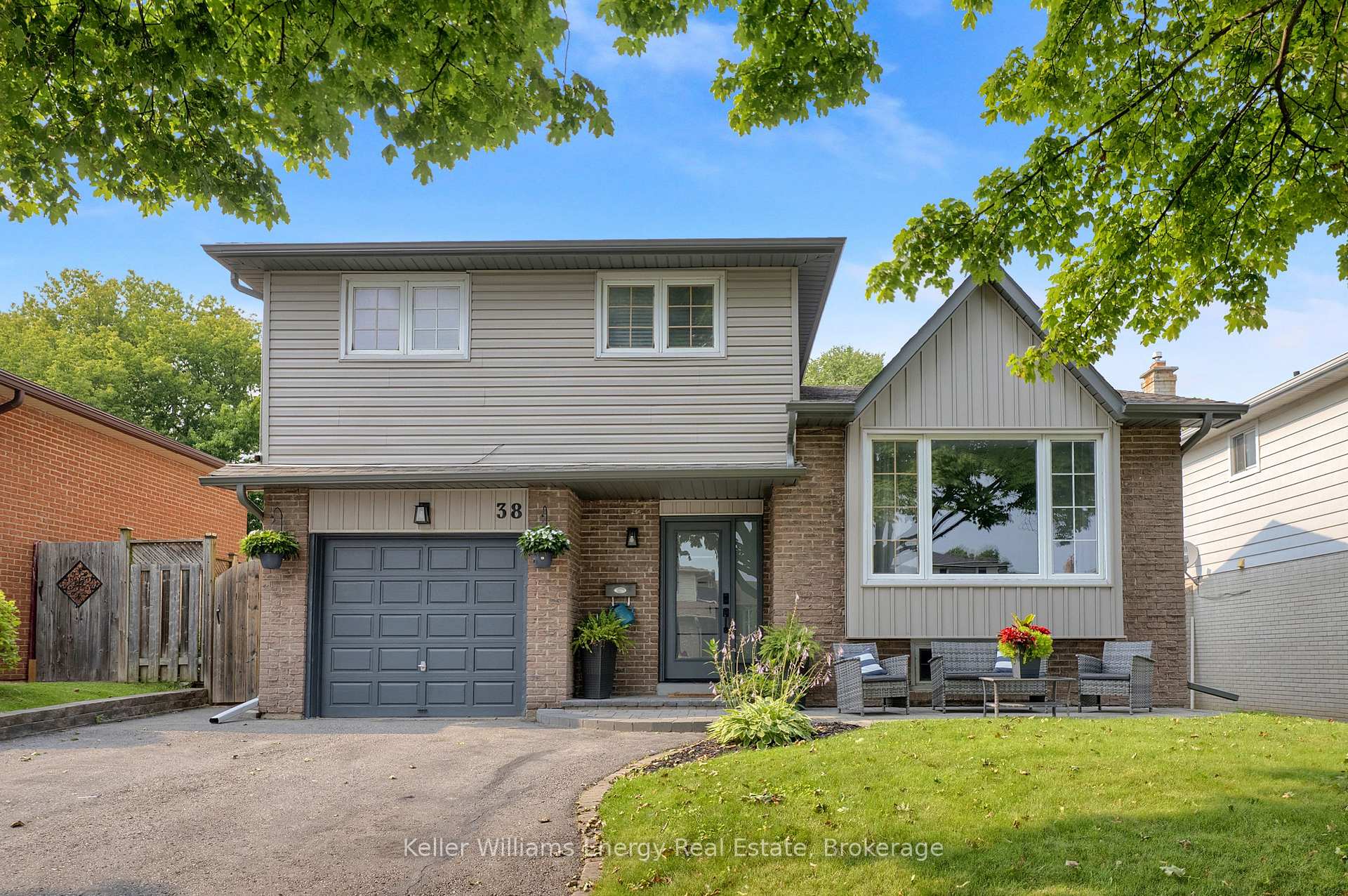 Photo 2 of 38 Spry Avenue, Clarington, Bowmanville — HOMEH