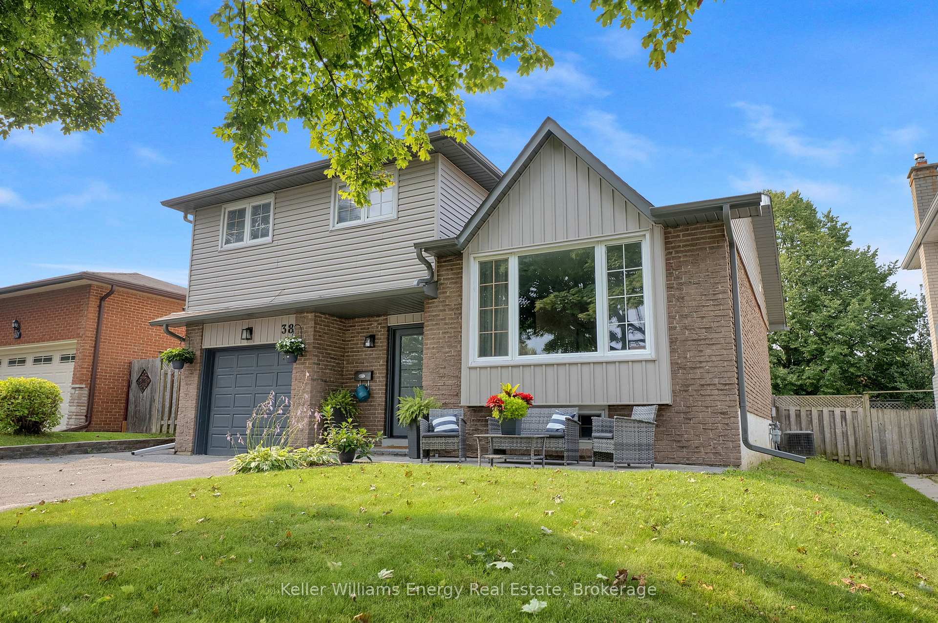Photo 3 of 38 Spry Avenue, Clarington, Bowmanville — HOMEH