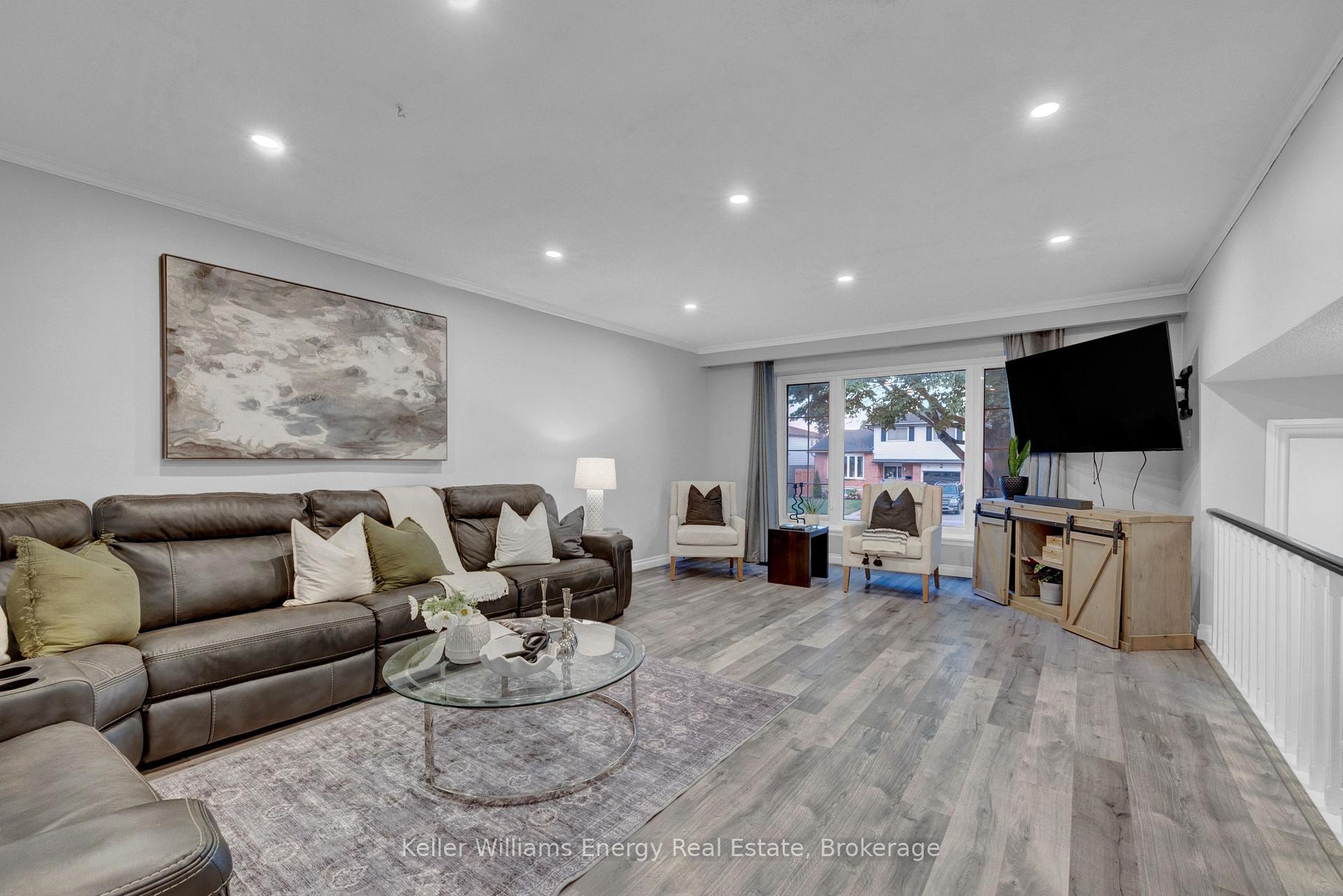 Photo 10 of 38 Spry Avenue, Clarington, Bowmanville — HOMEH