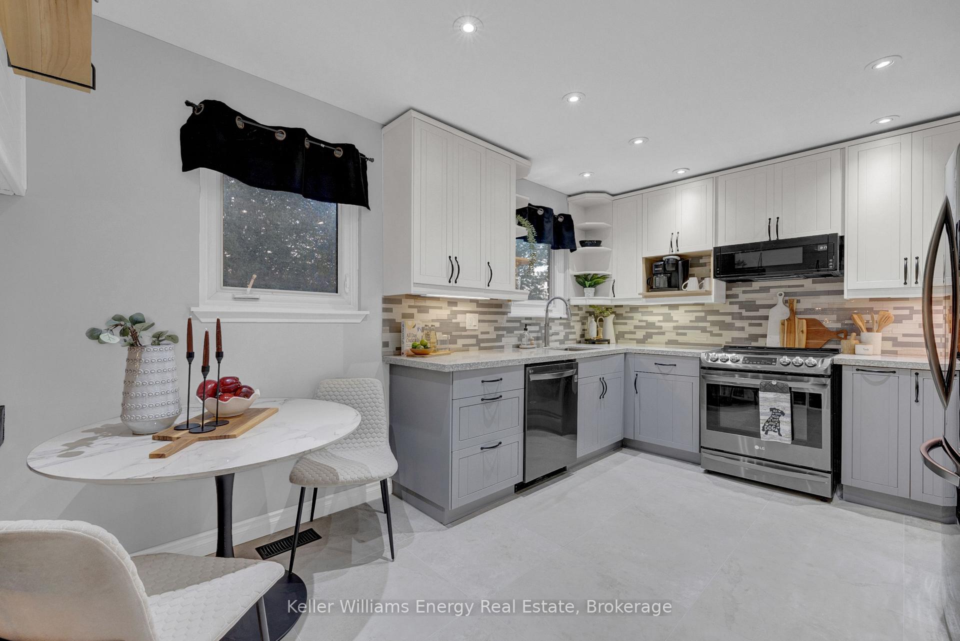 Photo 13 of 38 Spry Avenue, Clarington, Bowmanville — HOMEH