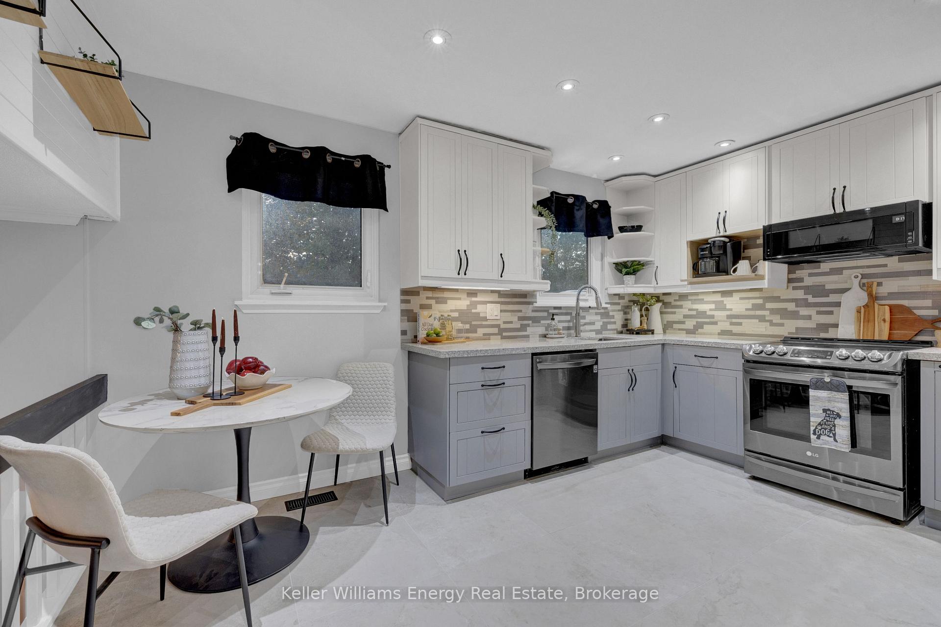 Photo 14 of 38 Spry Avenue, Clarington, Bowmanville — HOMEH