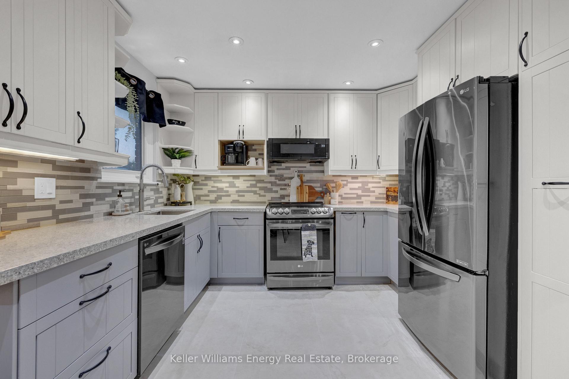 Photo 16 of 38 Spry Avenue, Clarington, Bowmanville — HOMEH