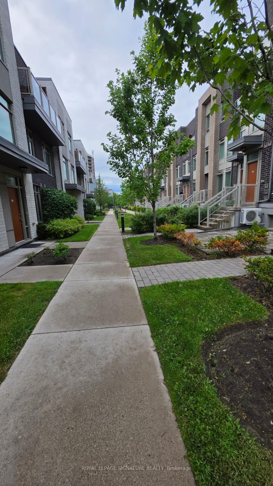 Front of Unit 120, 11 Applewood Lane