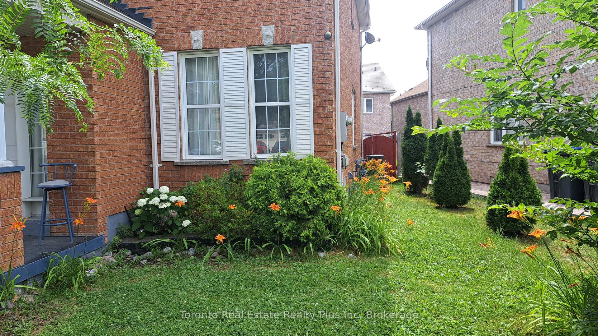 Photo 2 of 17 Calderstone Road, Brampton, Bram East — HOMEH