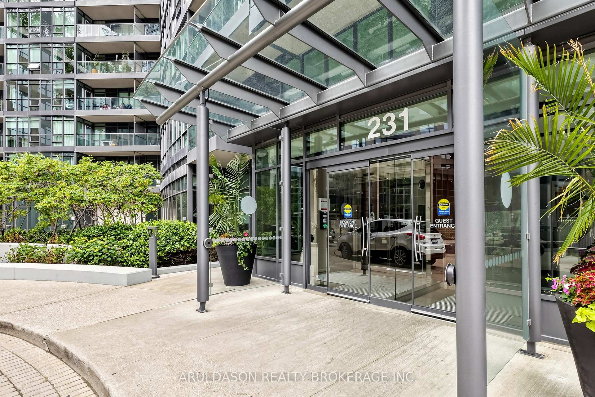 Photo 3 of Unit 2007, 231 Fort York Boulevard, Toronto, Niagara — HOMEH