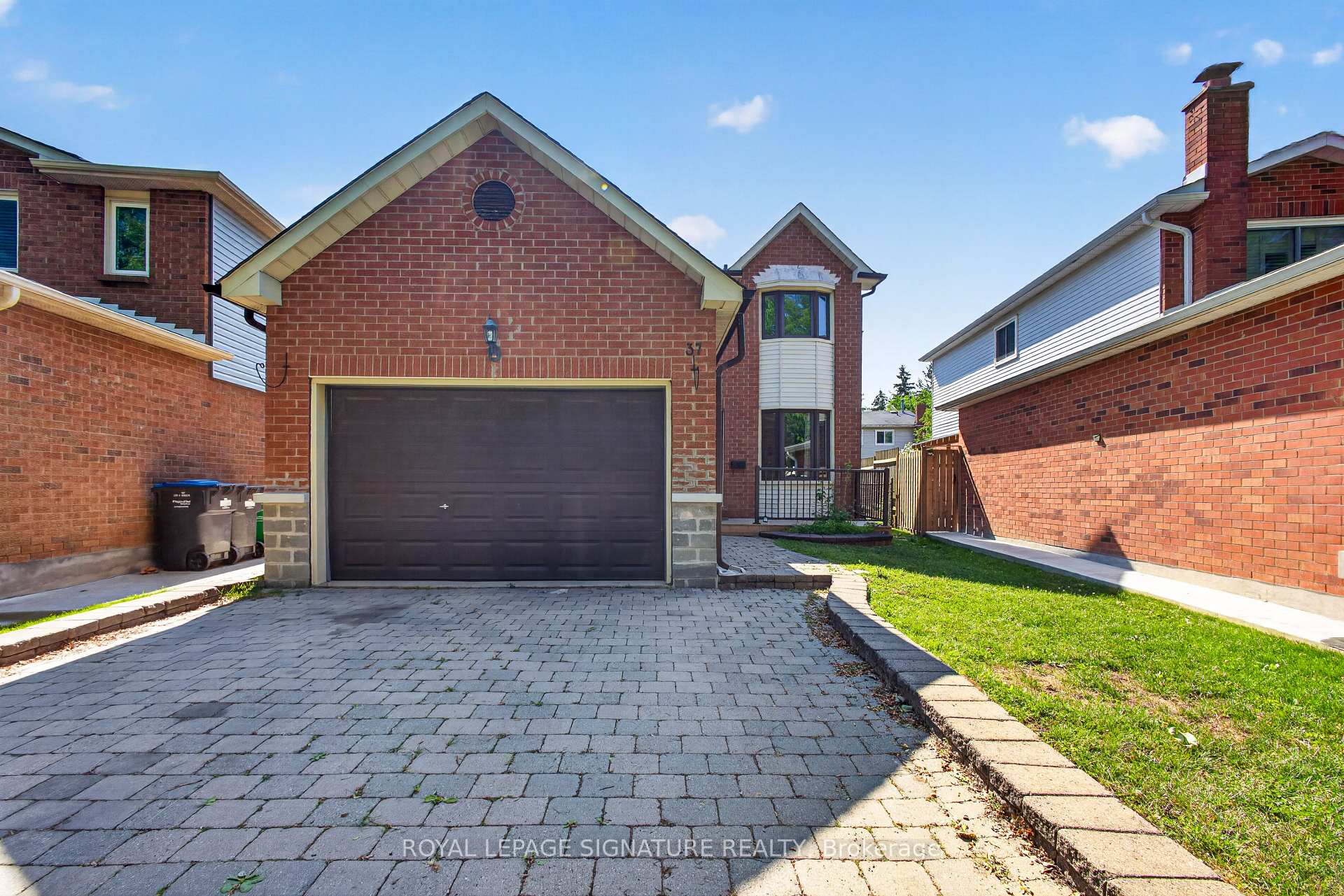 Photo 2 of 37 Oleander Crescent, Brampton, Heart Lake East — HOMEH