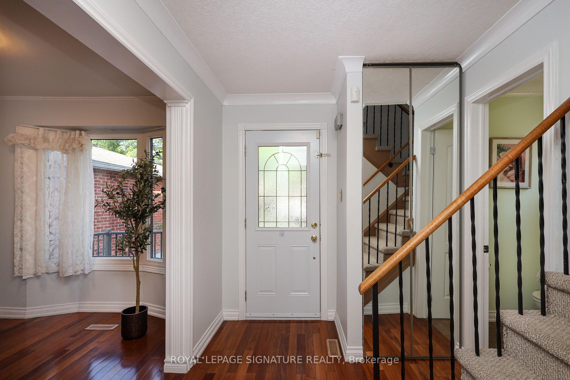 Photo 5 of 37 Oleander Crescent, Brampton, Heart Lake East — HOMEH