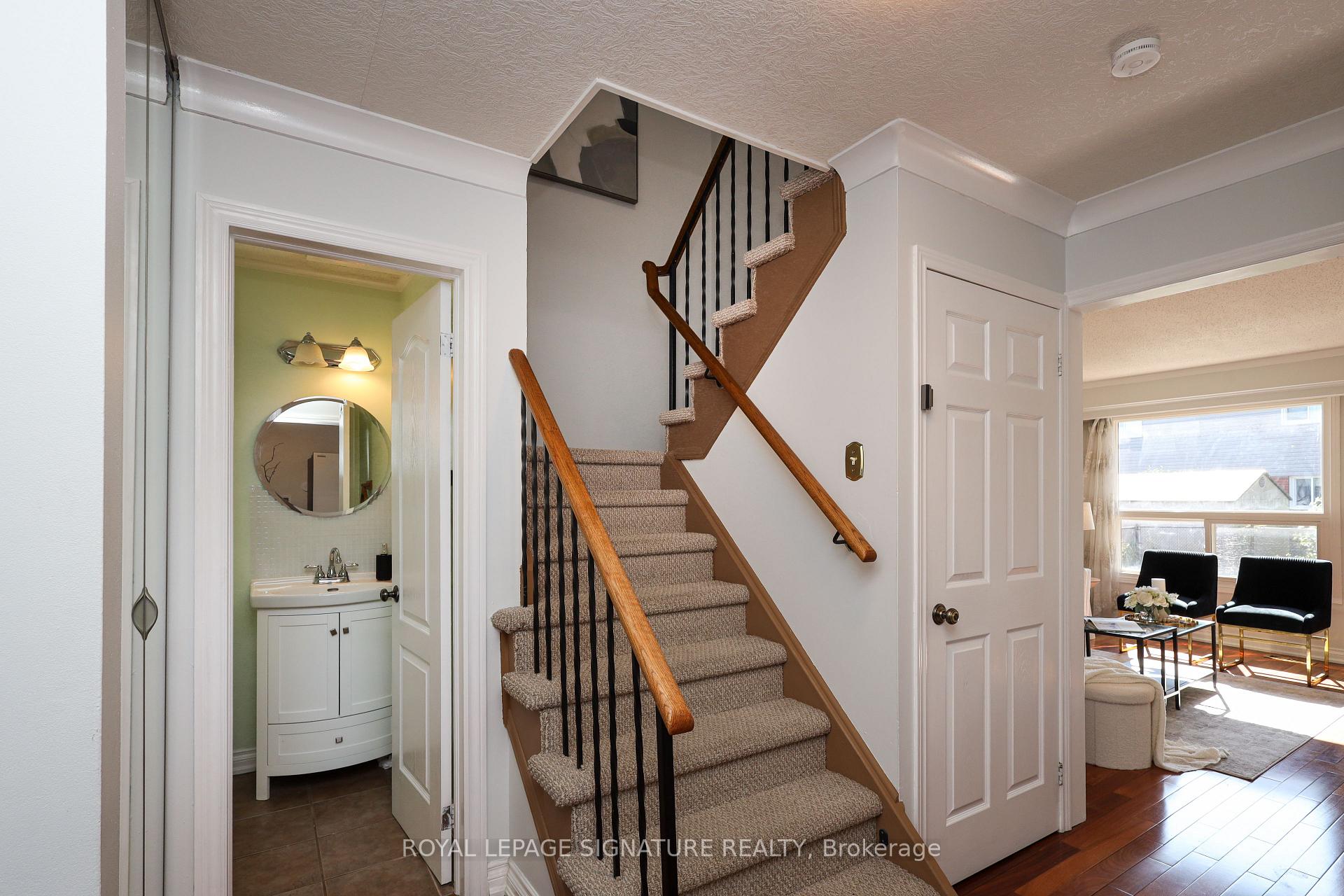 Photo 6 of 37 Oleander Crescent, Brampton, Heart Lake East — HOMEH