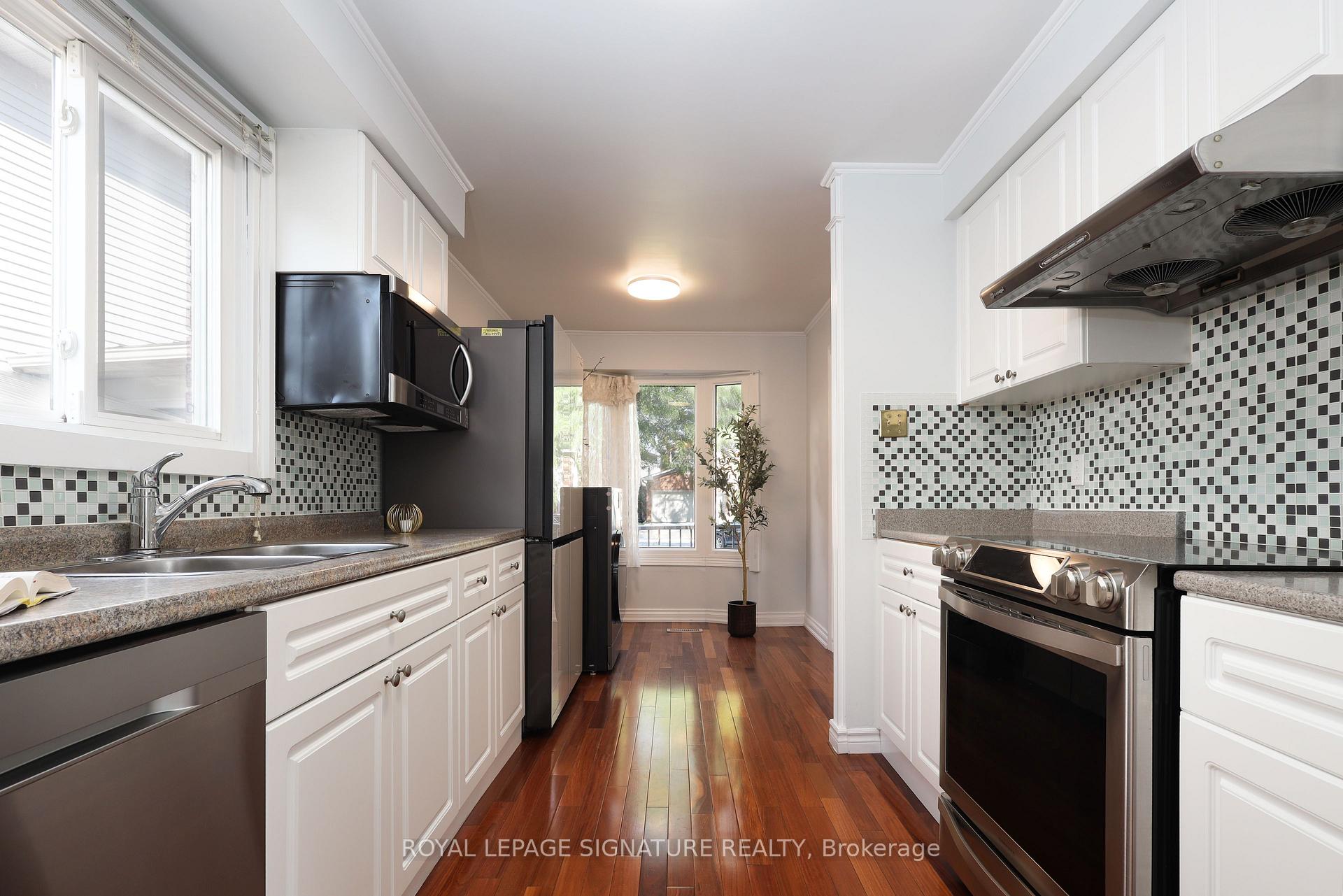 Photo 15 of 37 Oleander Crescent, Brampton, Heart Lake East — HOMEH