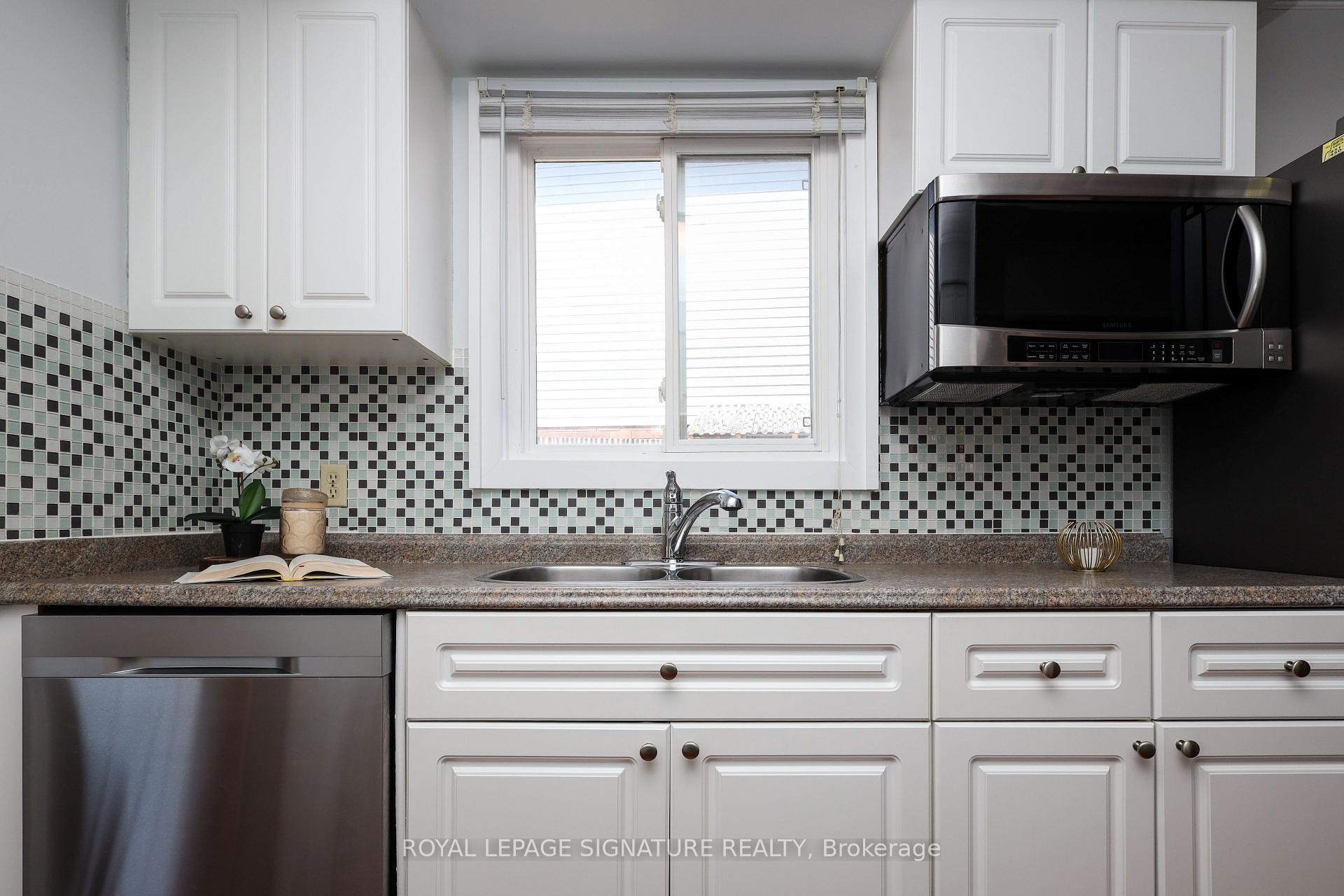 Photo 16 of 37 Oleander Crescent, Brampton, Heart Lake East — HOMEH