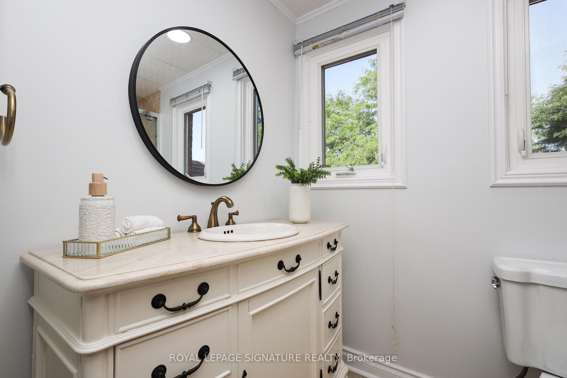 Photo 21 of 37 Oleander Crescent, Brampton, Heart Lake East — HOMEH