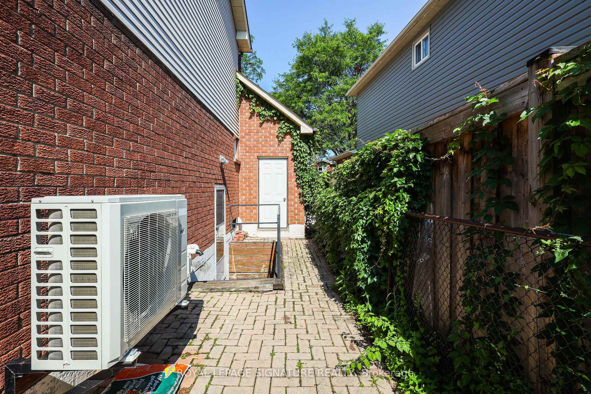 Photo 36 of 37 Oleander Crescent, Brampton, Heart Lake East — HOMEH