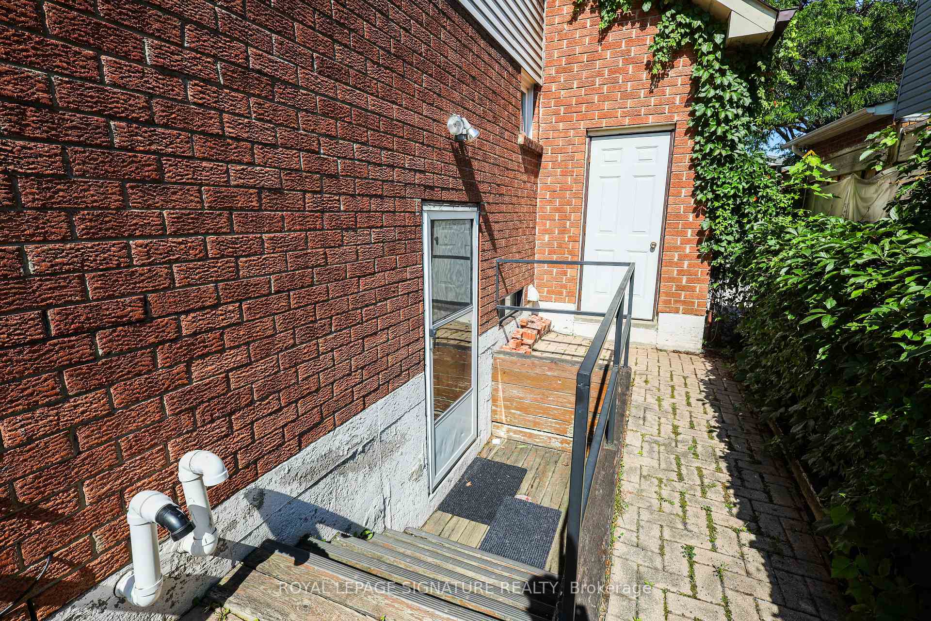 Photo 37 of 37 Oleander Crescent, Brampton, Heart Lake East — HOMEH