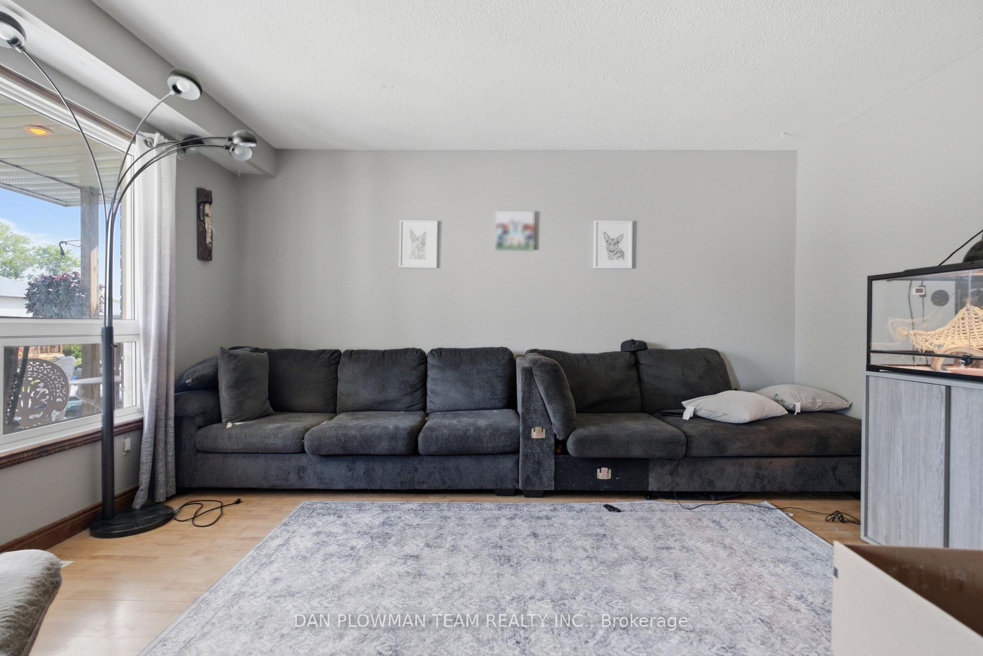 Photo 3 of 21 Doreen Crescent, Clarington, Bowmanville — HOMEH
