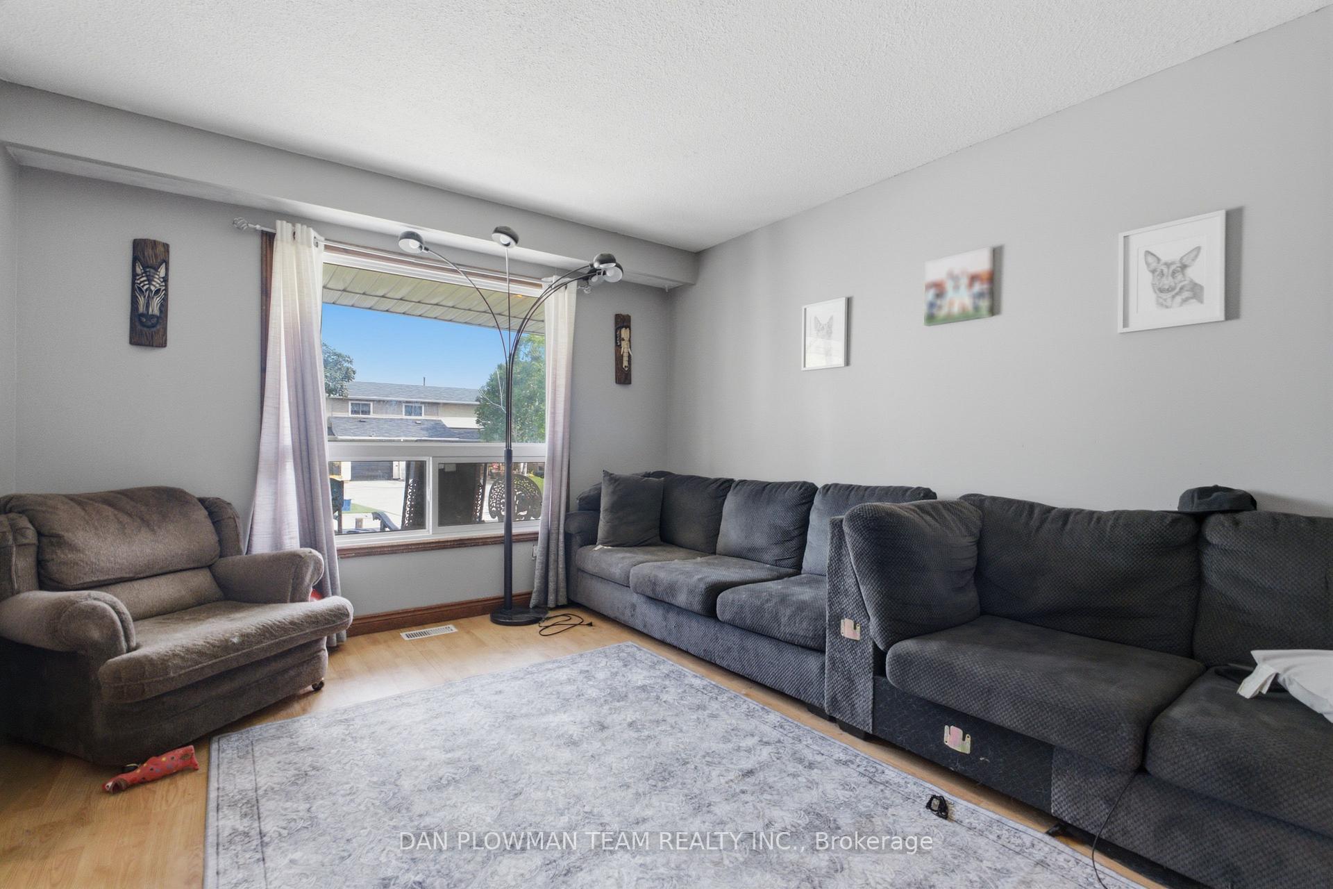 Photo 4 of 21 Doreen Crescent, Clarington, Bowmanville — HOMEH